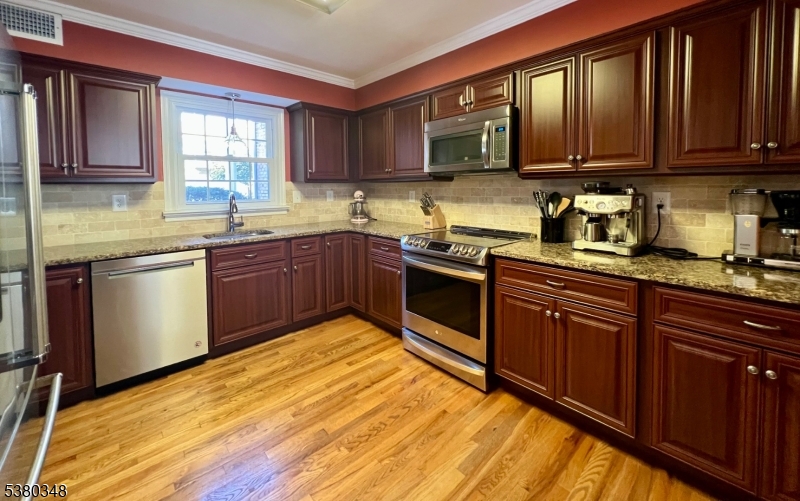 Pompton Lakes Boro, New Jersey, 07442, United States, 3 Bedrooms Bedrooms, ,3 BathroomsBathrooms,Residential,For Sale,1925292