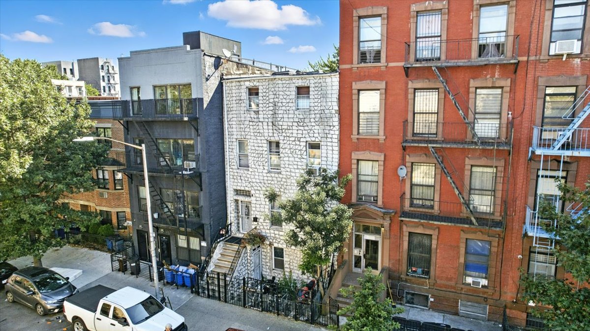 Brooklyn, New York, 11206, United States, 4 Bedrooms Bedrooms, ,2 BathroomsBathrooms,Residential,For Sale,1910607