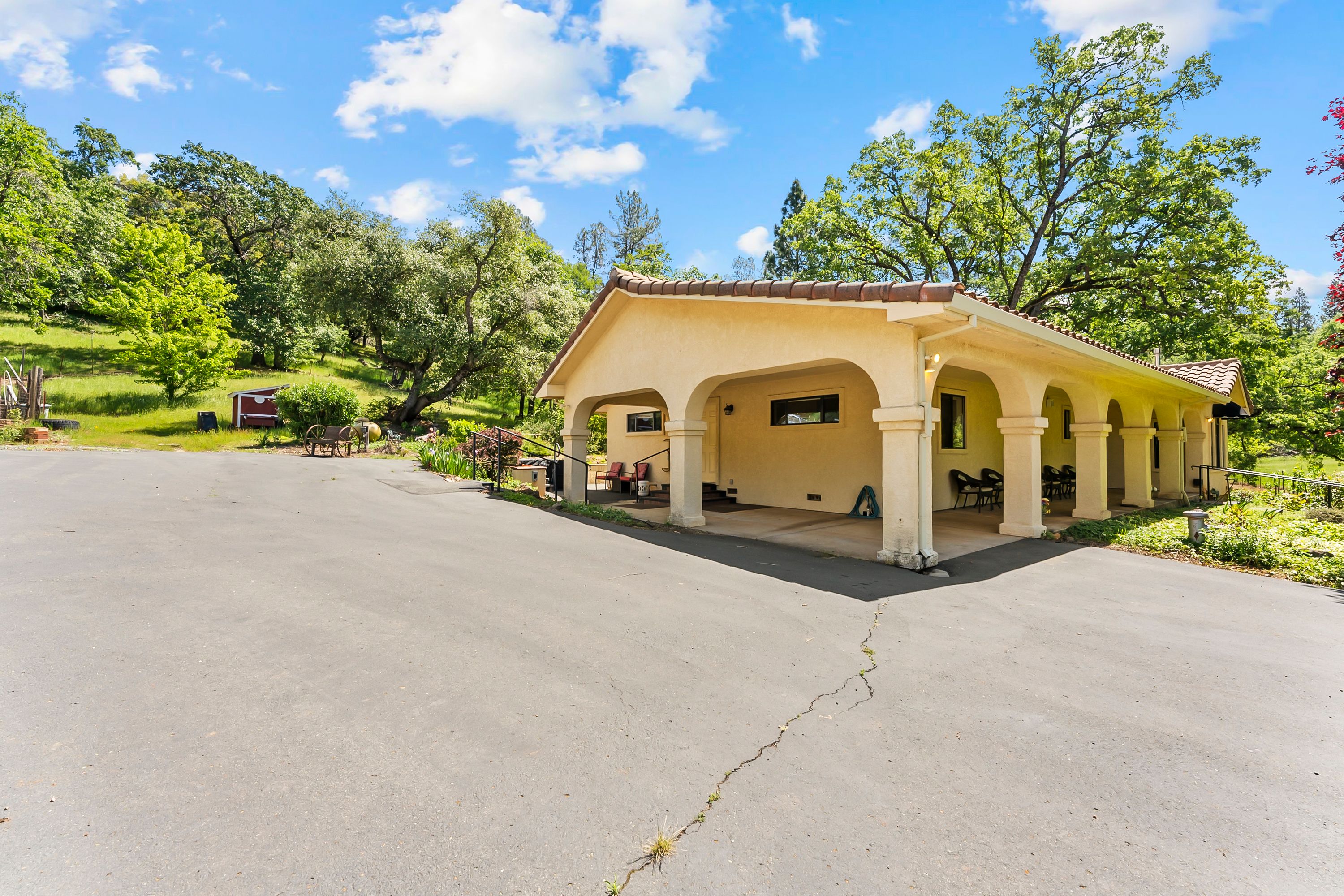  21 Acres - Gated - Renovated - 物件實景