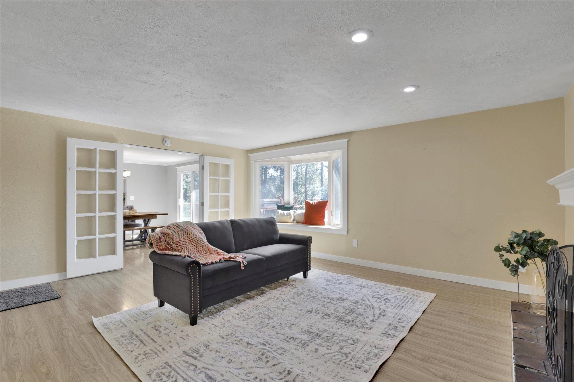 Mead, Washington, 99021, United States, 6 Bedrooms Bedrooms, ,3 BathroomsBathrooms,Residential,For Sale,1958324