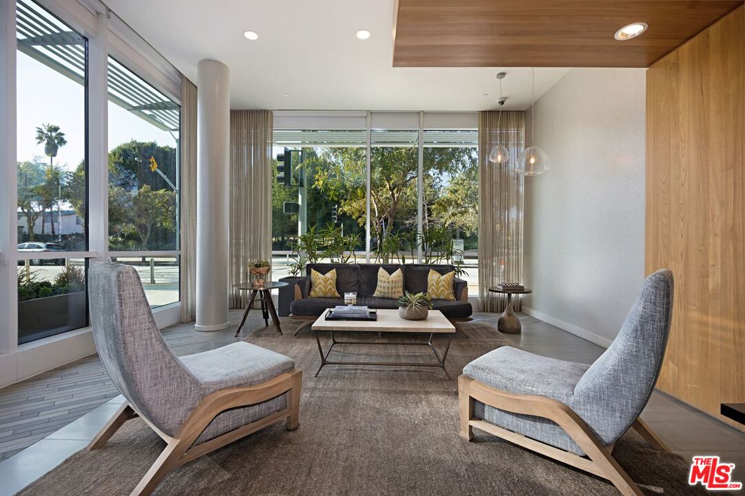 Santa Monica, California, 90401, United States, 2 Bedrooms Bedrooms, ,2 BathroomsBathrooms,Residential,For Sale,2001911