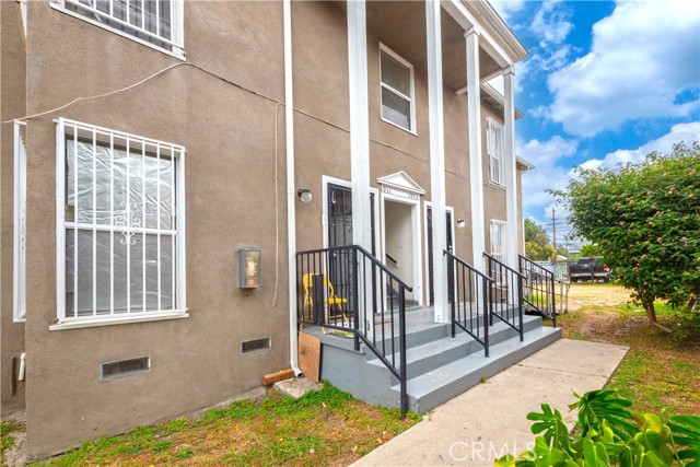 Los Angeles, California, 90018, United States, 8 Bedrooms Bedrooms, ,Residential,For Sale,1878882
