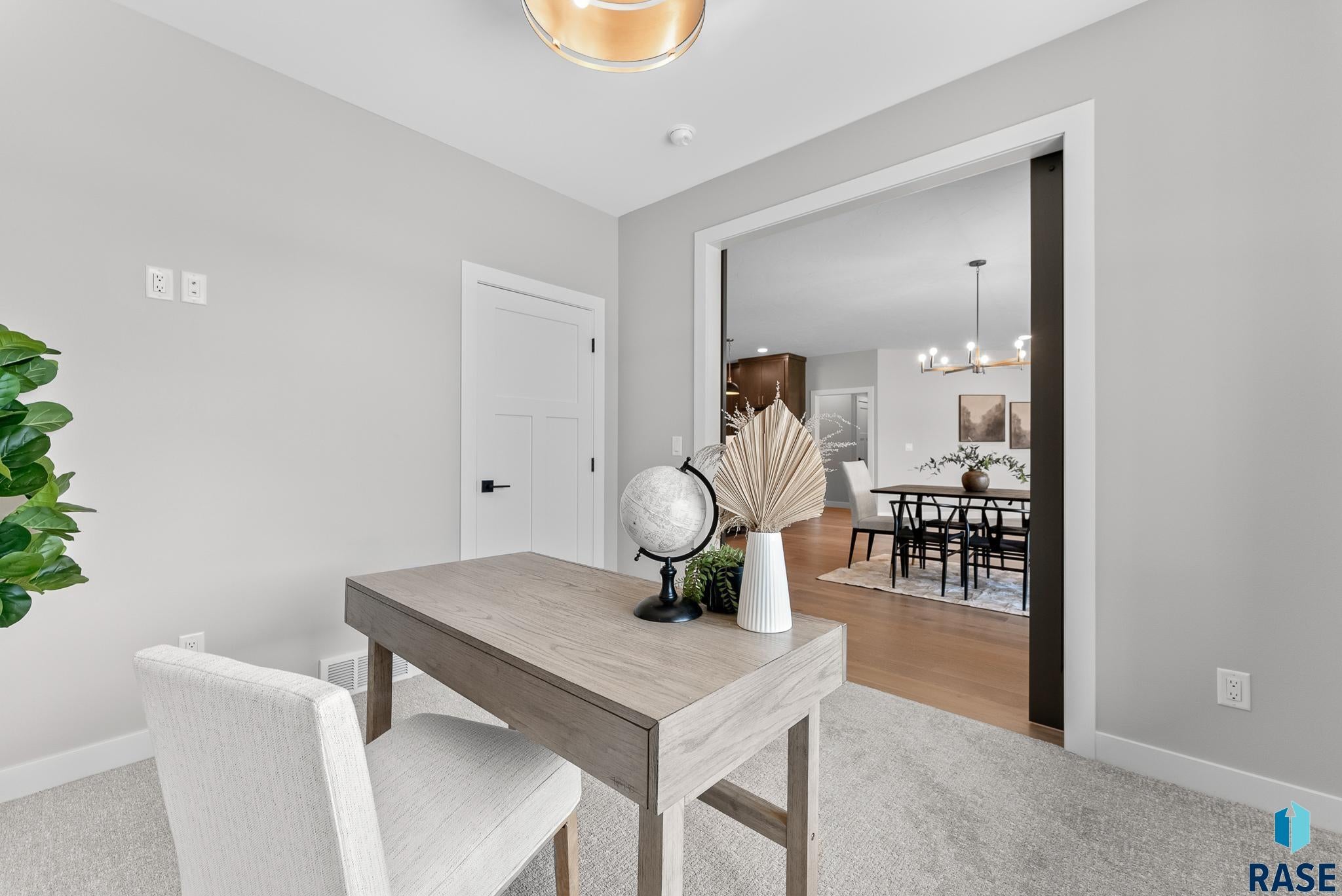 Sioux Falls, South Dakota, 57110, United States, 4 Bedrooms Bedrooms, ,3 BathroomsBathrooms,Residential,For Sale,2005284