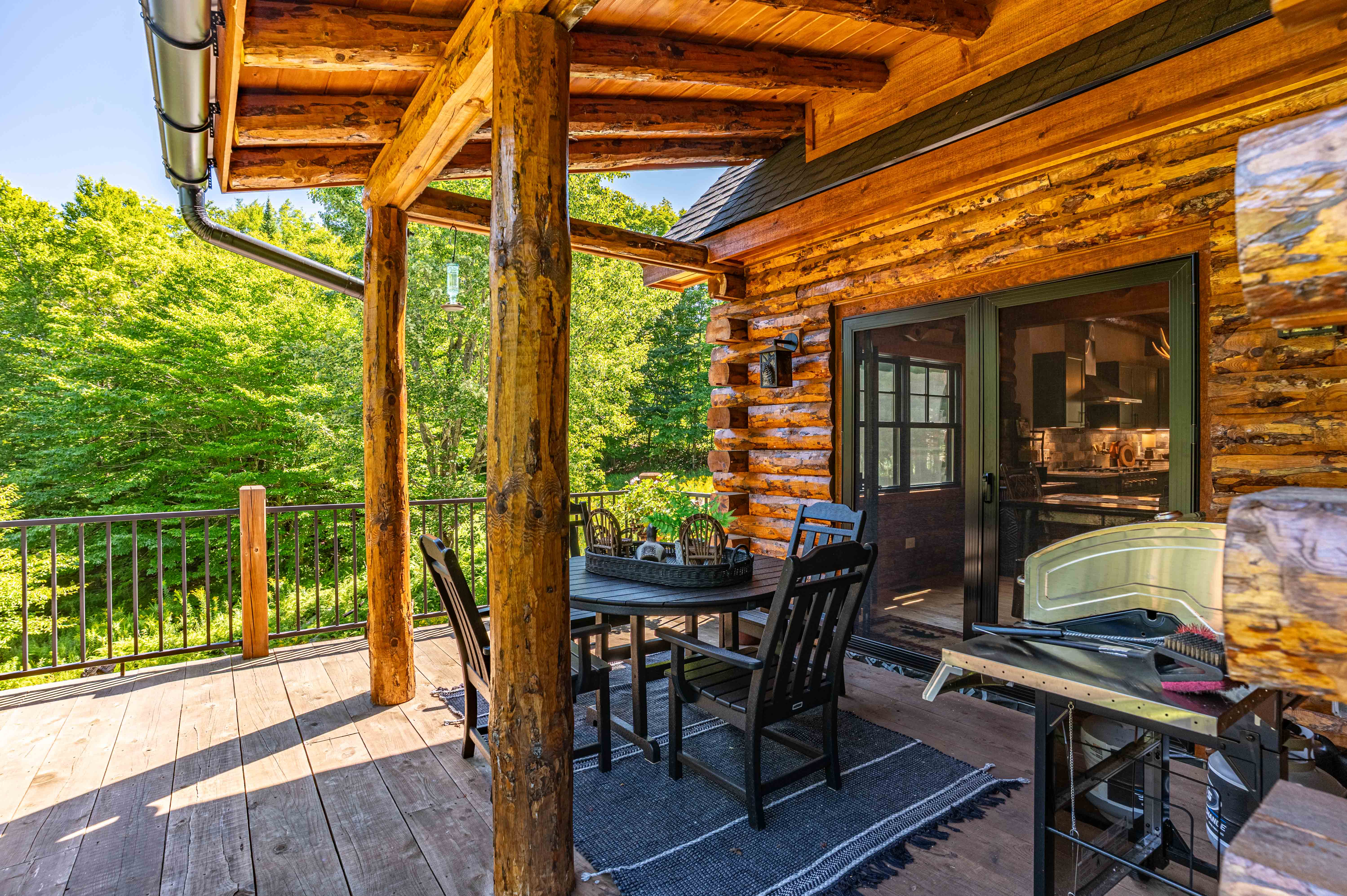  Log Cabin with Flair - 物件實景