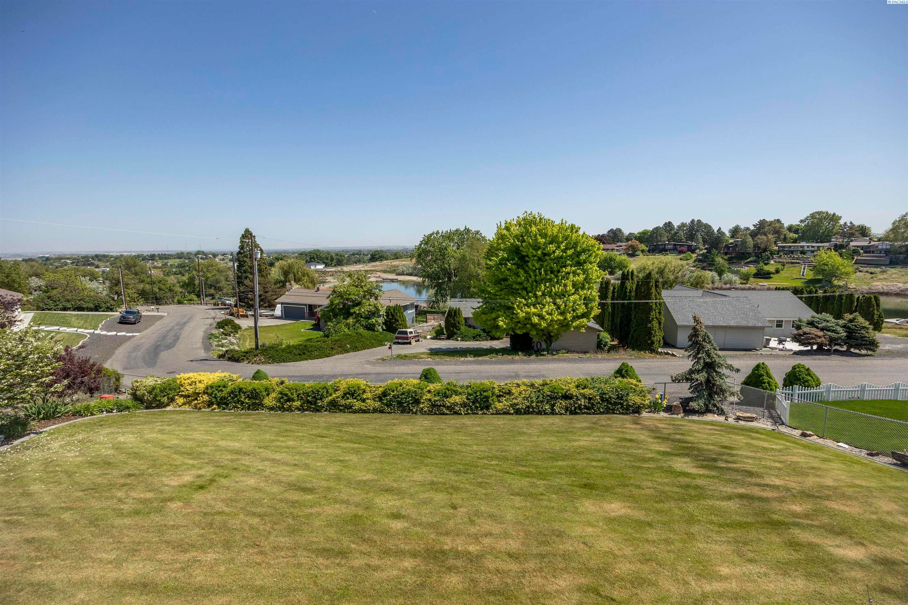 Kennewick, Washington, 99337, United States, 4 Bedrooms Bedrooms, ,3 BathroomsBathrooms,Residential,For Sale,1860973