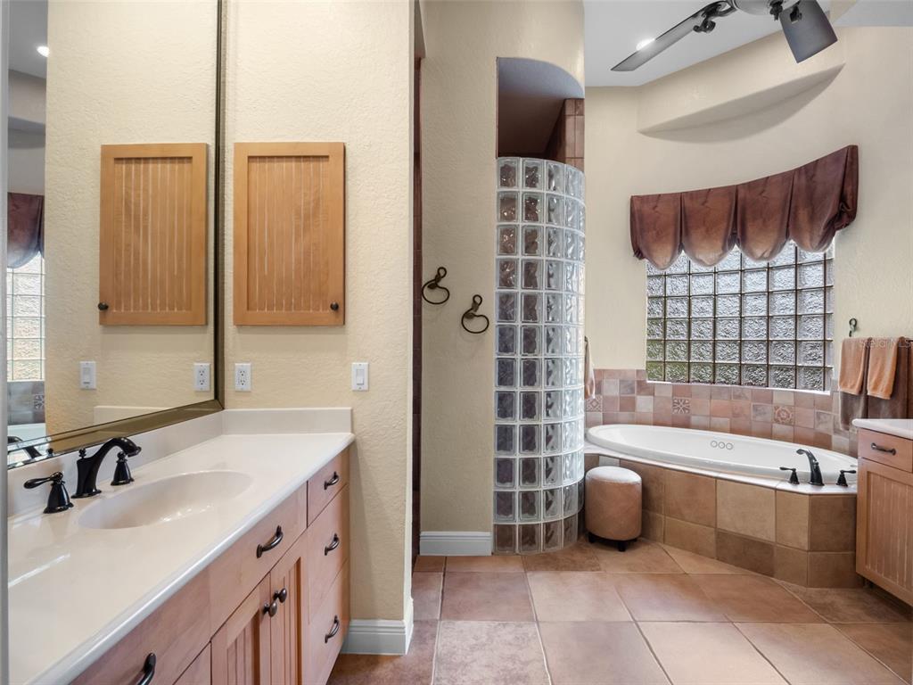 Orlando, Florida, 32836, United States, 4 Bedrooms Bedrooms, ,4 BathroomsBathrooms,Residential,For Sale,1901354