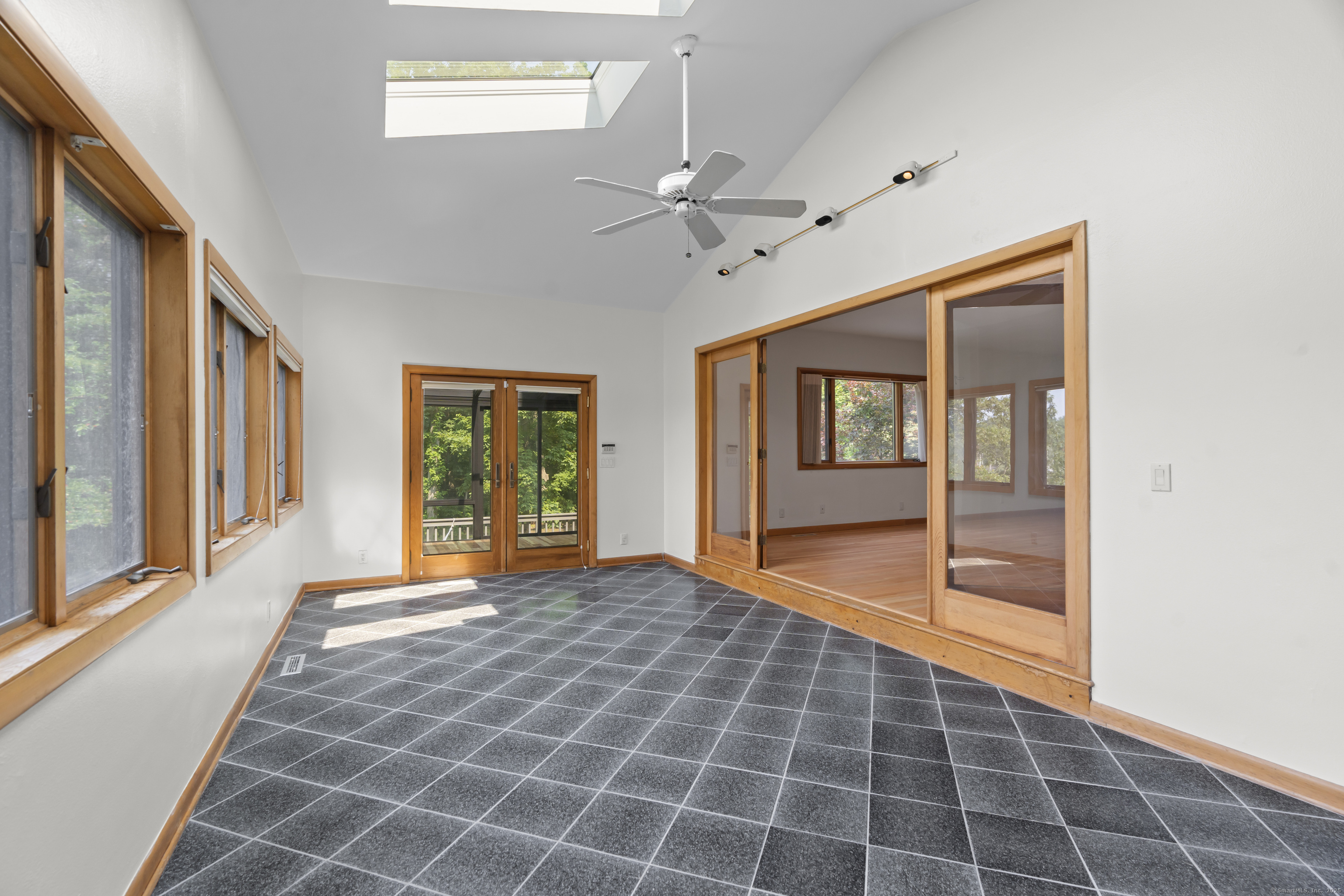 Branford, Connecticut, 06405, United States, 3 Bedrooms Bedrooms, ,3 BathroomsBathrooms,Residential,For Sale,1912319