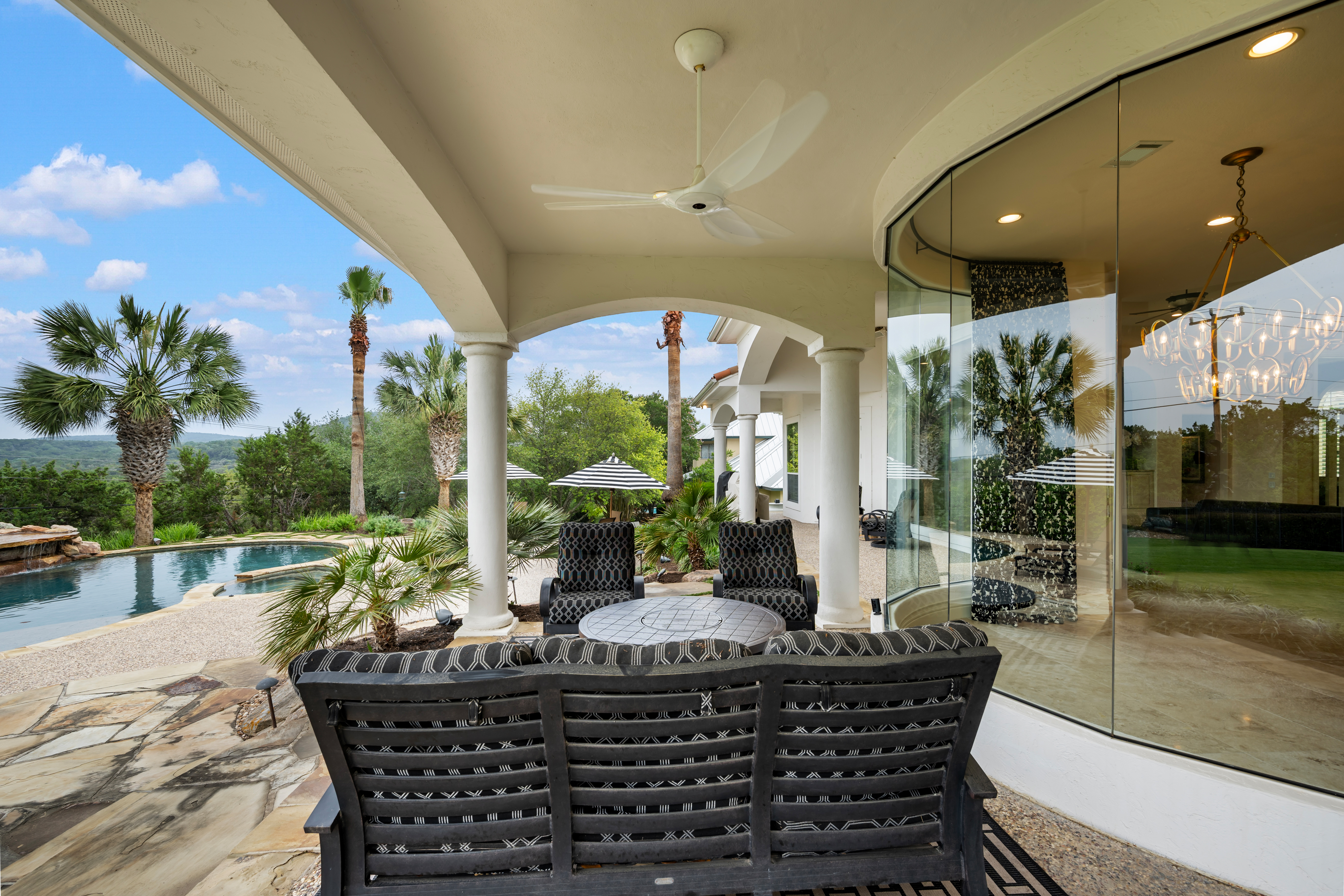  Elevated Dominion Living in Vineyard Estates - 物件實景