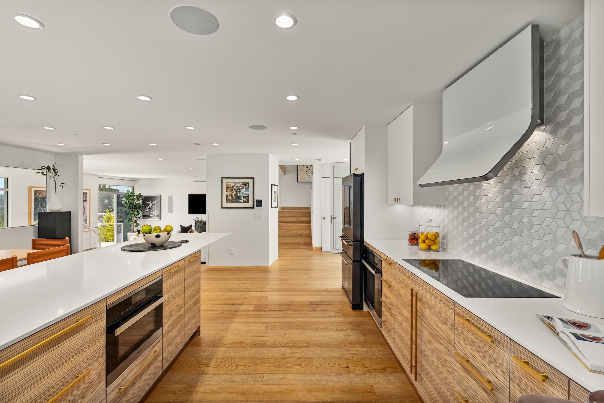  2129 Redcliff St - 物件實景