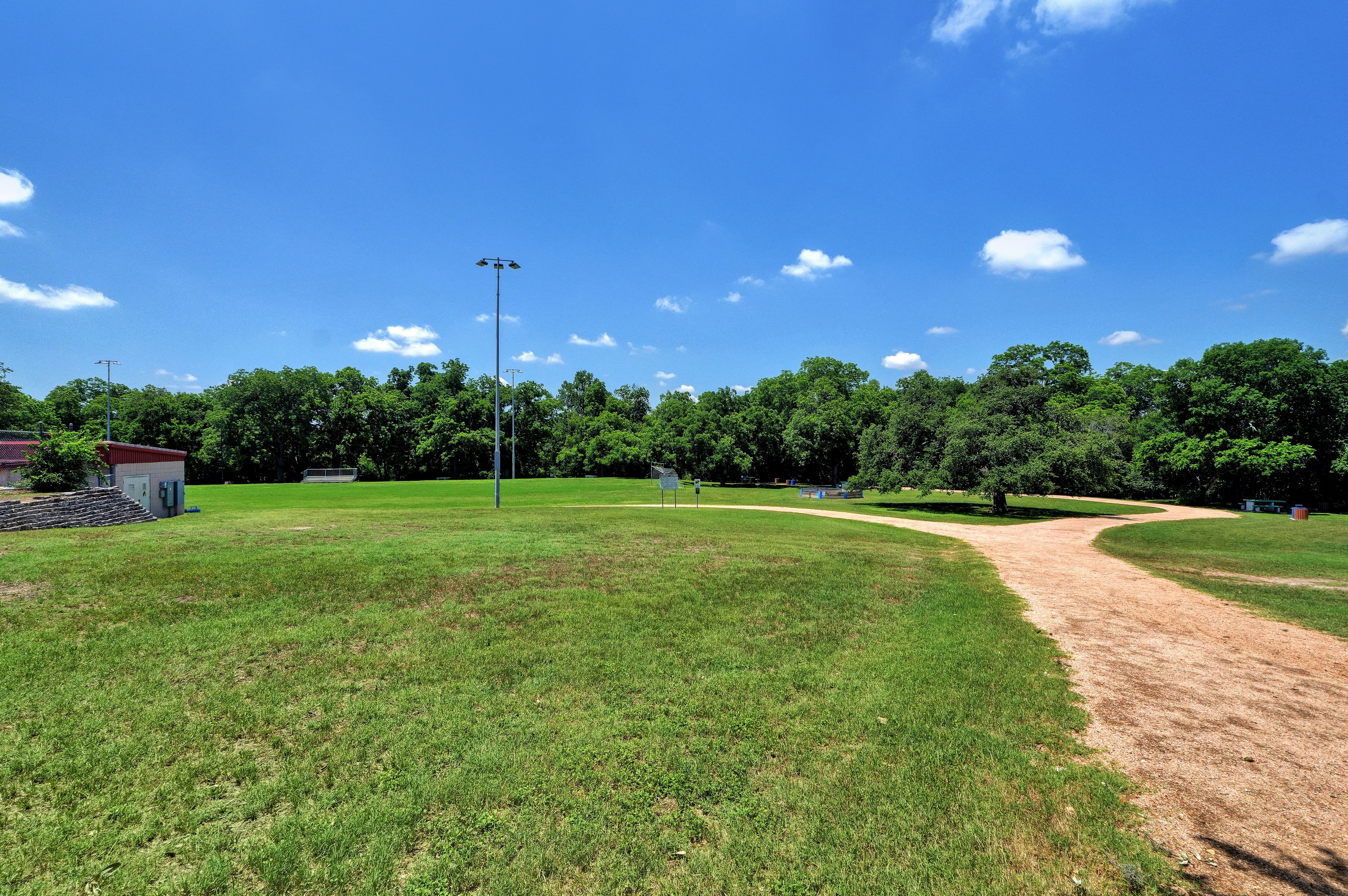  Tranquil Street in South Austin - 物件實景