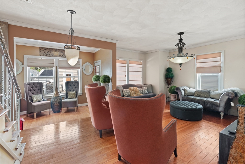 Lynn, Massachusetts, 01905, United States, 3 Bedrooms Bedrooms, ,2 BathroomsBathrooms,Residential,For Sale,1983018