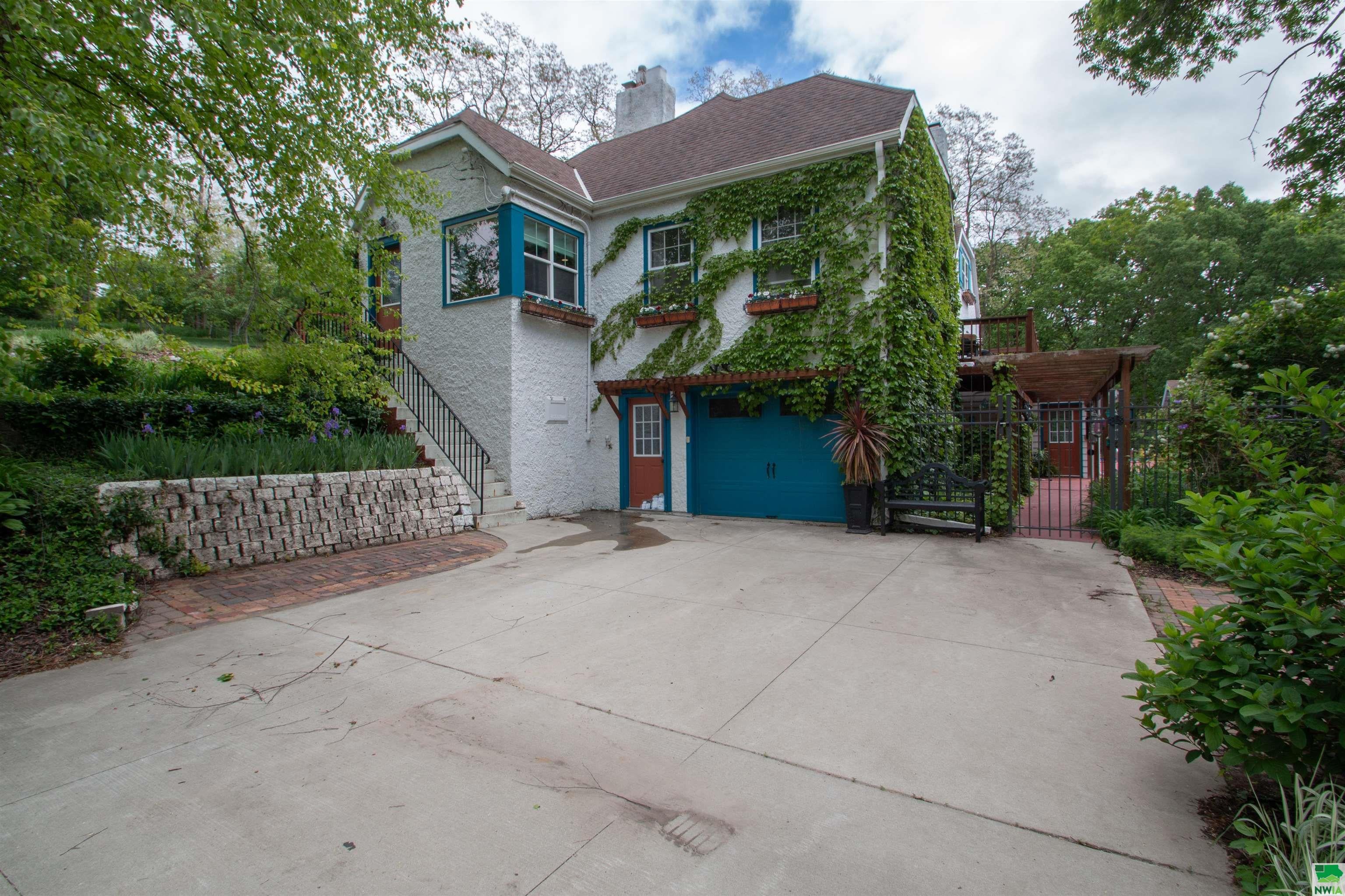 Sioux City, Iowa, 51103, United States, 5 Bedrooms Bedrooms, ,3 BathroomsBathrooms,Residential,For Sale,1824079