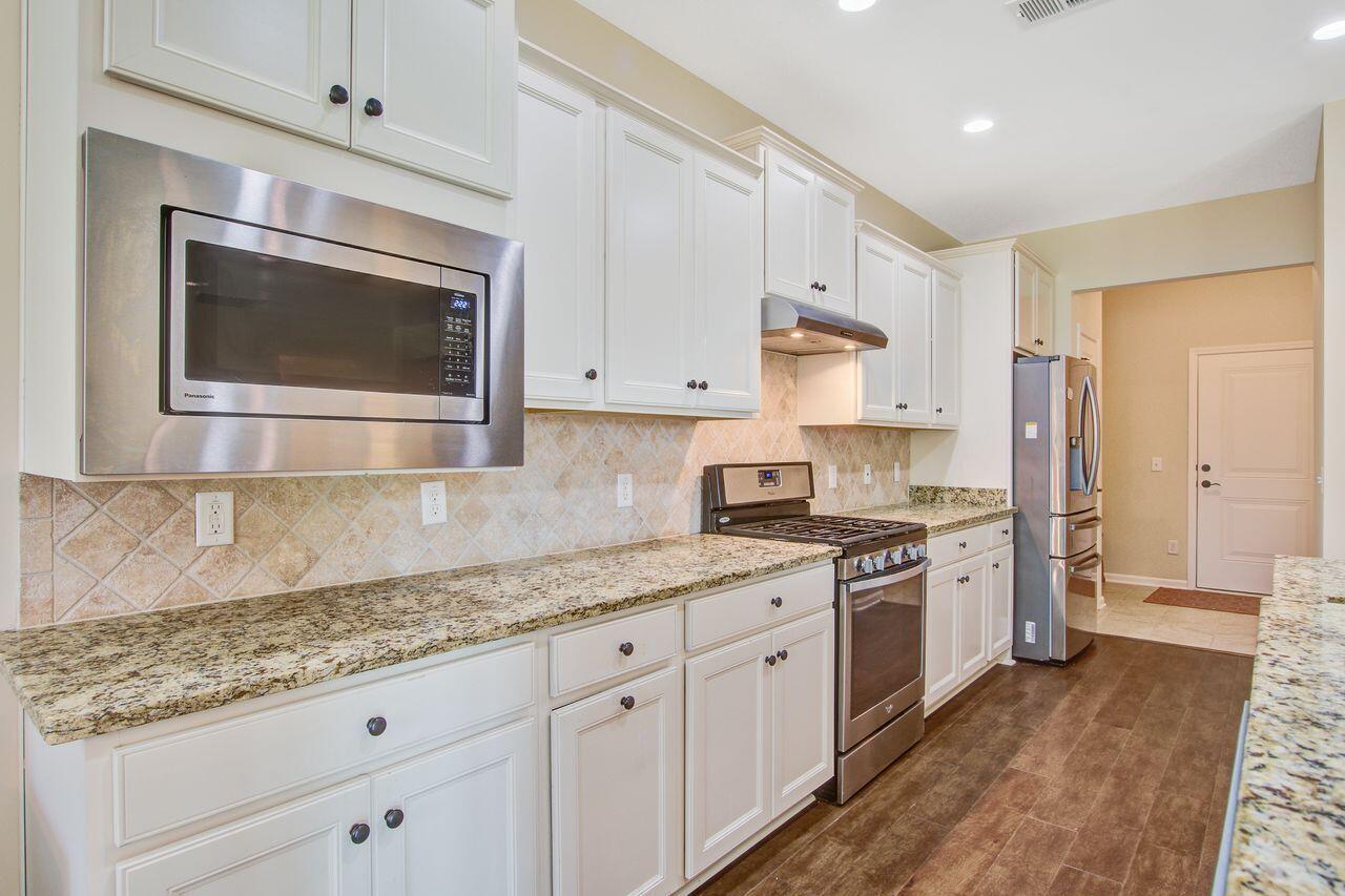 Summerville, South Carolina, 29483, United States, 3 Bedrooms Bedrooms, ,3 BathroomsBathrooms,Residential,For Sale,1907544