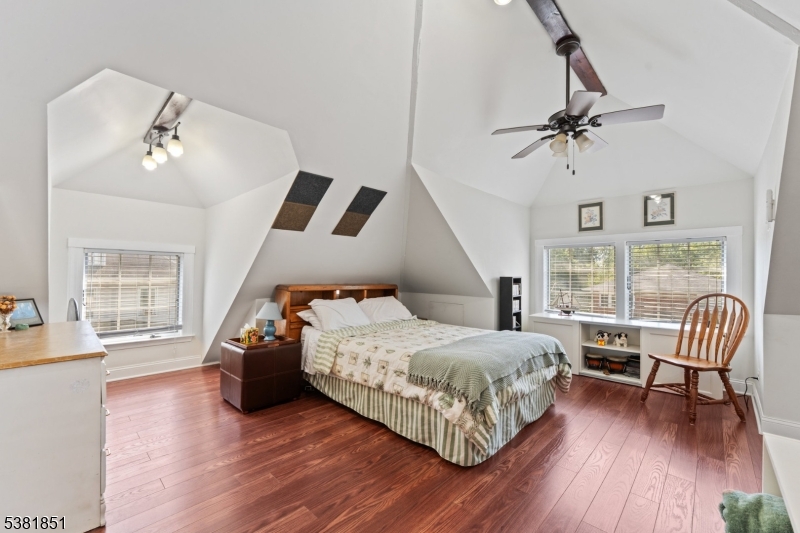 Bound Brook Boro, New Jersey, 08805, United States, 5 Bedrooms Bedrooms, ,3 BathroomsBathrooms,Residential,For Sale,1938545
