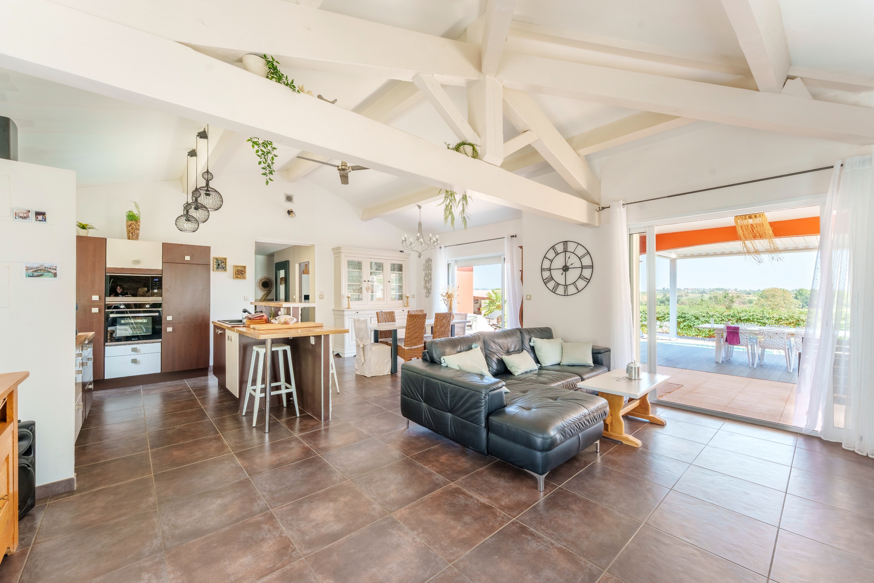  LIGHT-FILLED VILLA WITH POOL AND VINEYARD VIEWS - 物件實景