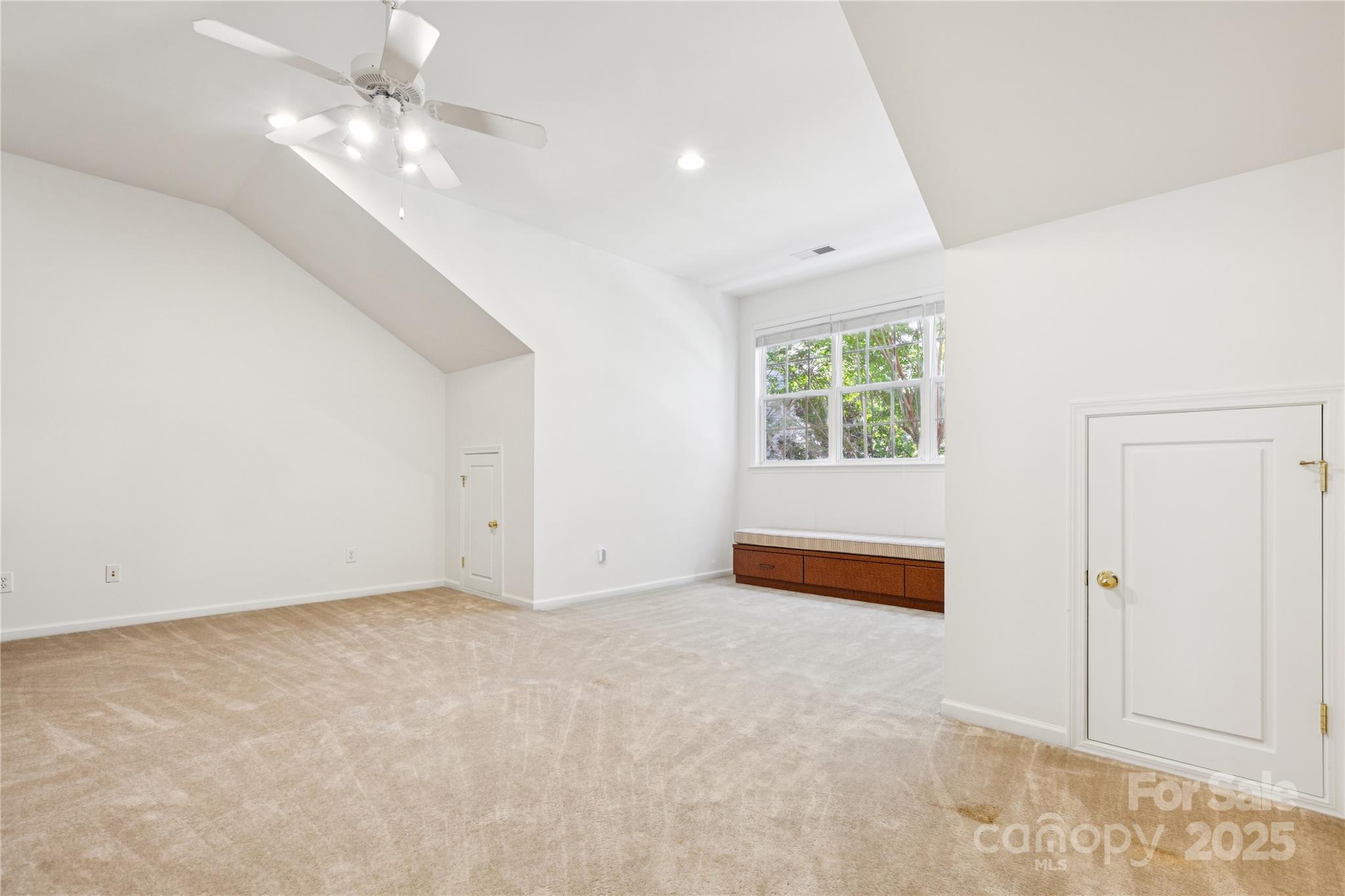 Tega Cay, South Carolina, 29708, United States, 4 Bedrooms Bedrooms, ,4 BathroomsBathrooms,Residential,For Sale,1906873