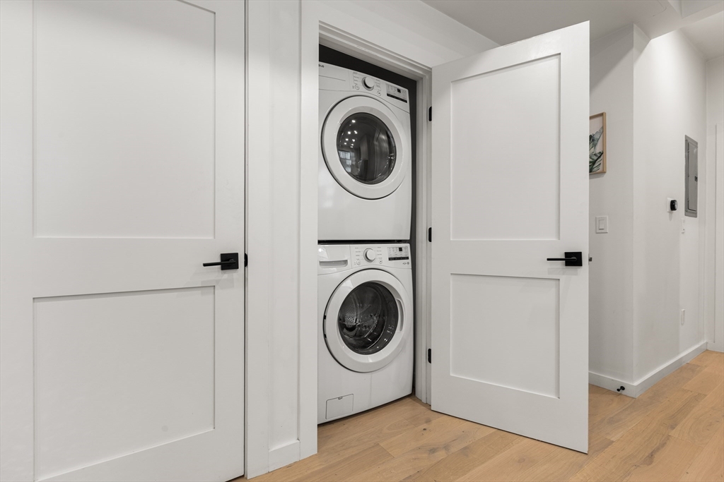 Boston, Massachusetts, 02128, United States, 2 Bedrooms Bedrooms, ,2 BathroomsBathrooms,Residential,For Sale,1940624