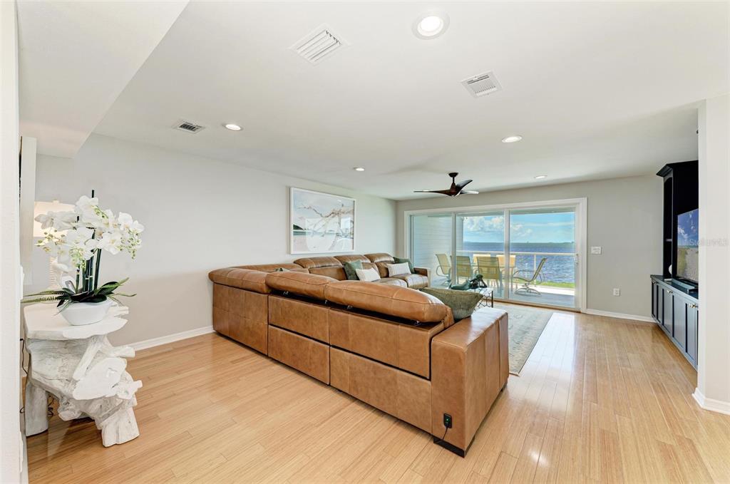 Bradenton, Florida, 34210, United States, 2 Bedrooms Bedrooms, ,2 BathroomsBathrooms,Residential,For Sale,1897662