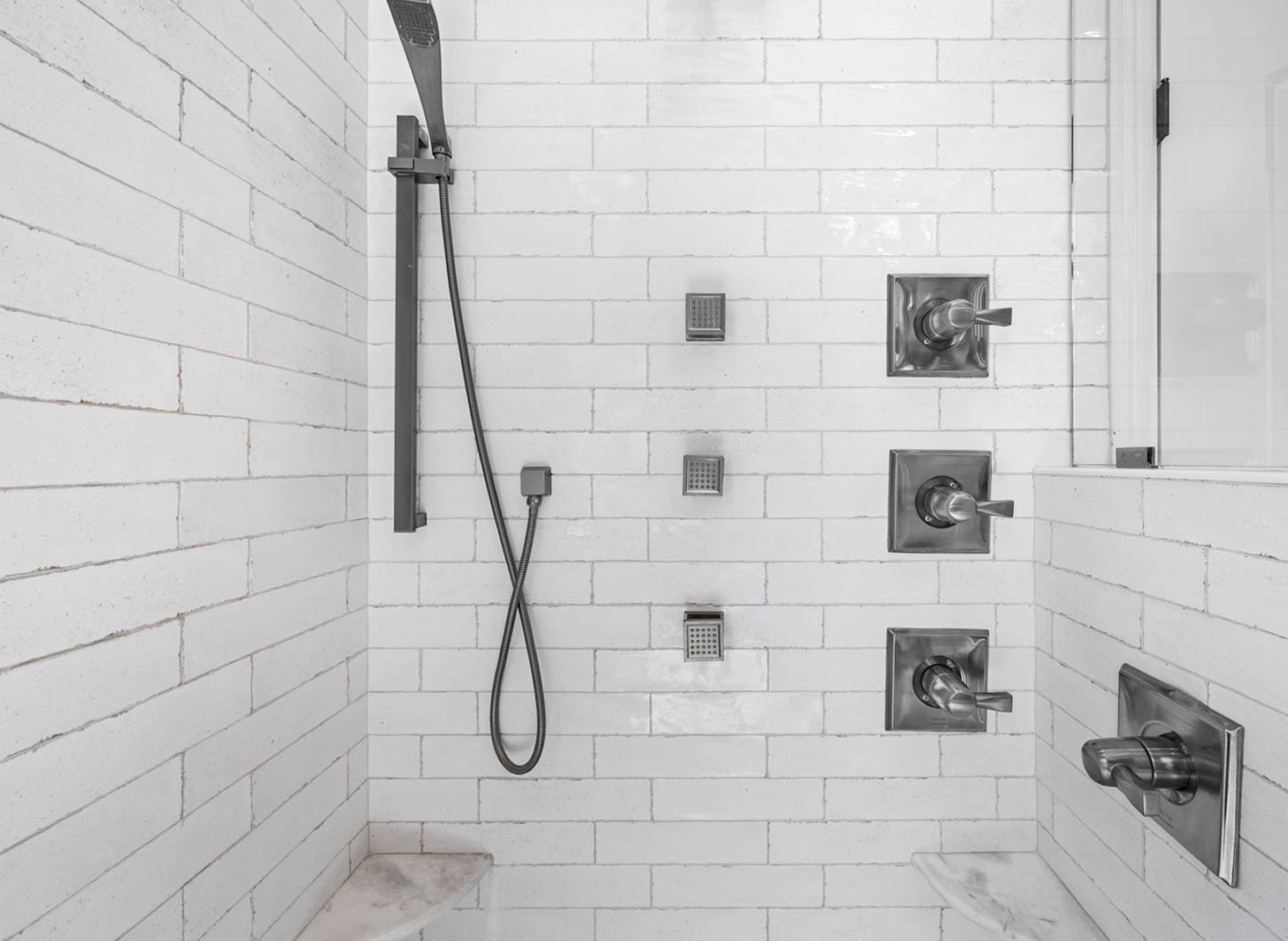 Clarksville, Tennessee, 37043, United States, 4 Bedrooms Bedrooms, ,5 BathroomsBathrooms,Residential,For Sale,1997798