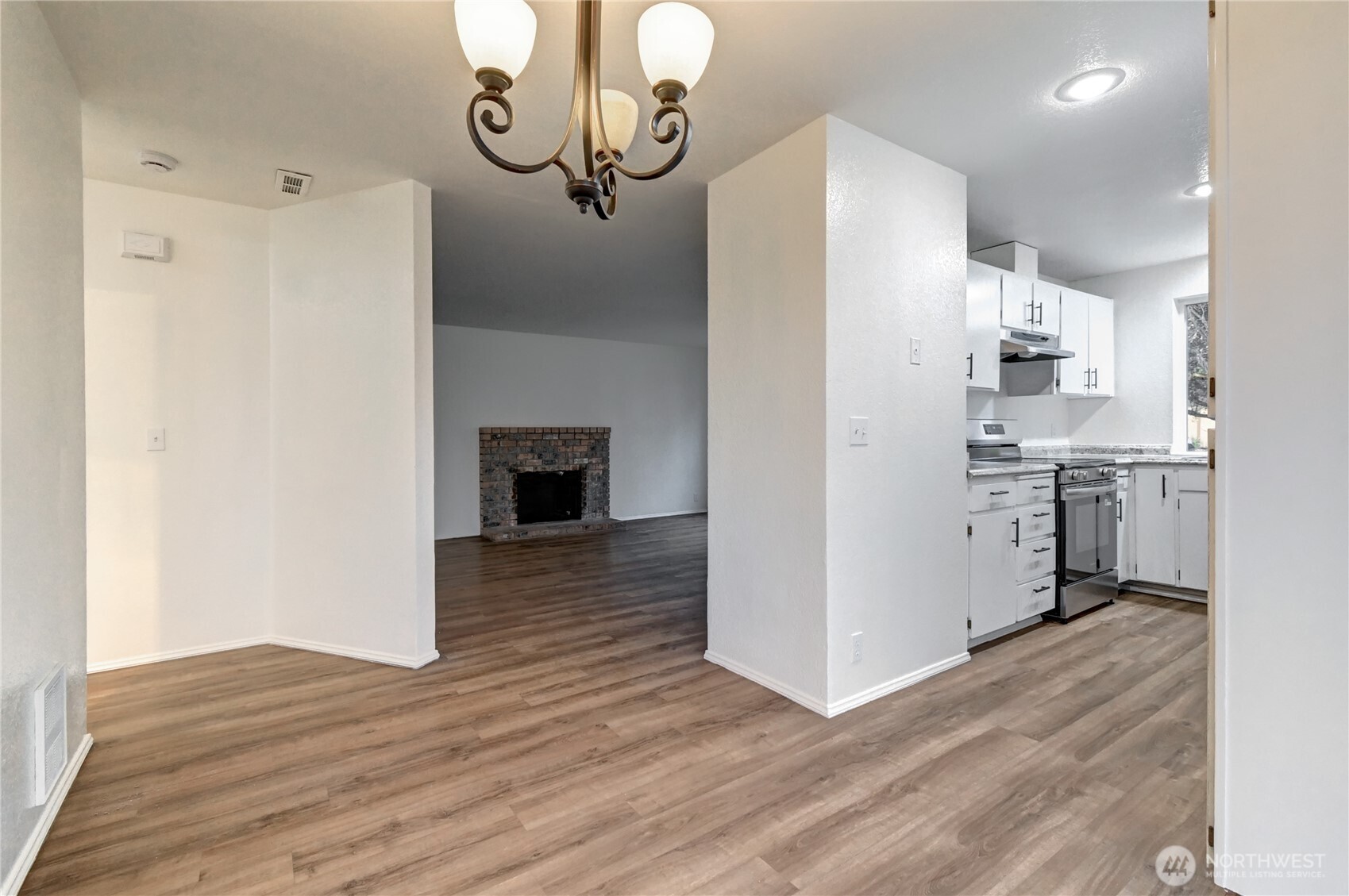 Everett, Washington, 98204, United States, 3 Bedrooms Bedrooms, ,1 BathroomBathrooms,Residential,For Sale,1995810