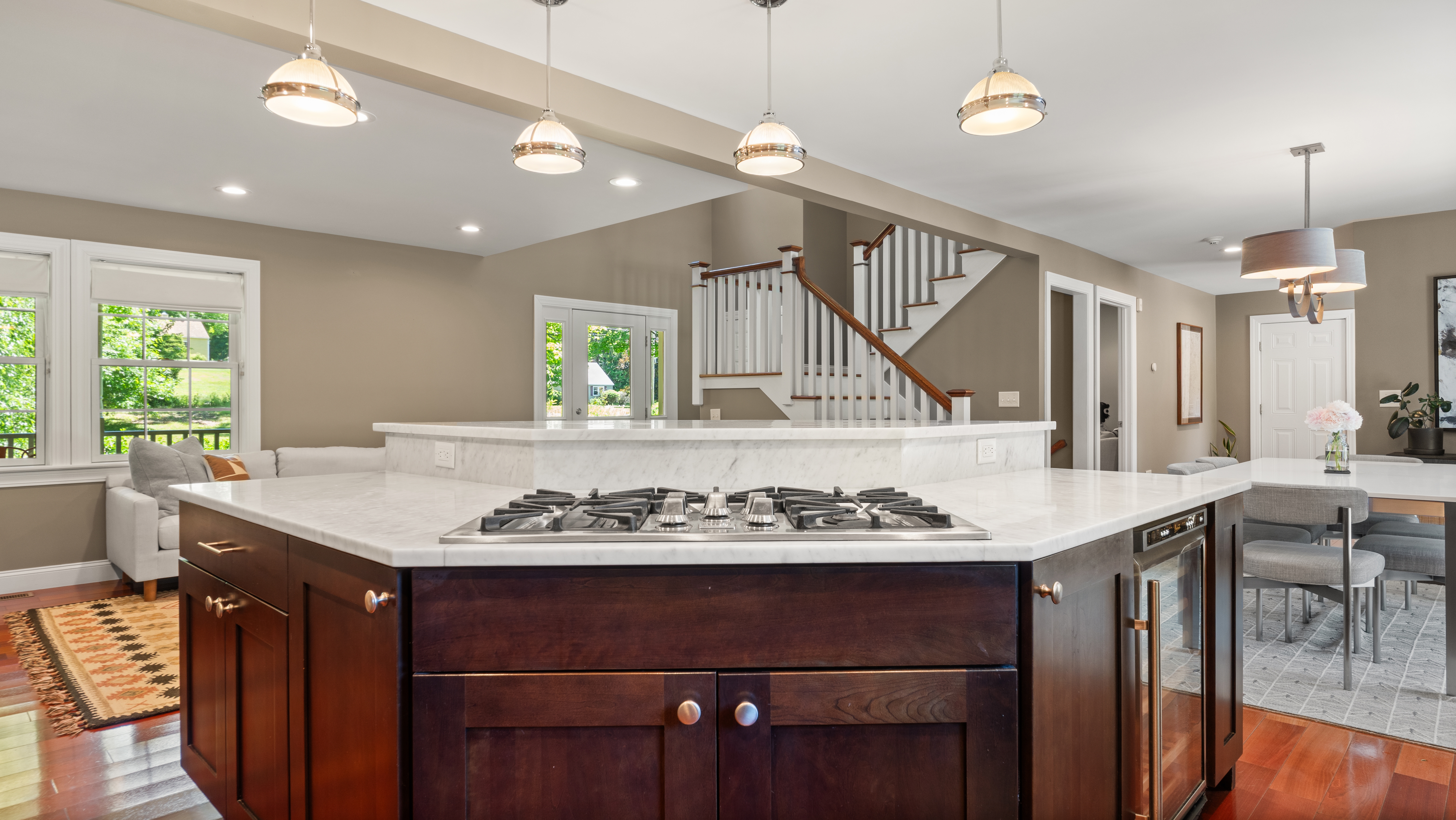  2008 4-Bed, 4-Bath Classic Home with Open Floor Plan and 3 Levels of Living Spac - 物件實景
