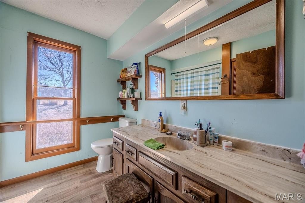 Lebanon, Missouri, 65536, United States, 5 Bedrooms Bedrooms, ,2 BathroomsBathrooms,Residential,For Sale,1922882