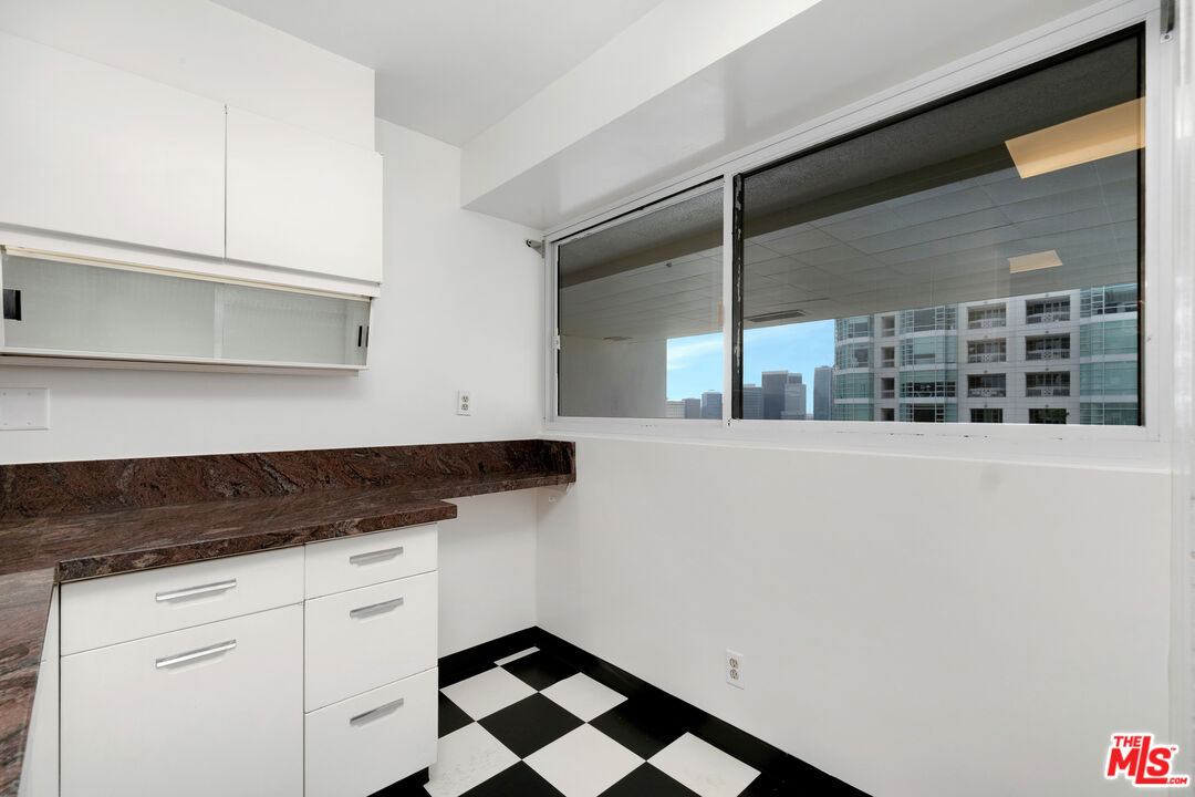 Los Angeles, California, 90024, United States, 2 Bedrooms Bedrooms, ,3 BathroomsBathrooms,Residential,For Sale,1817852