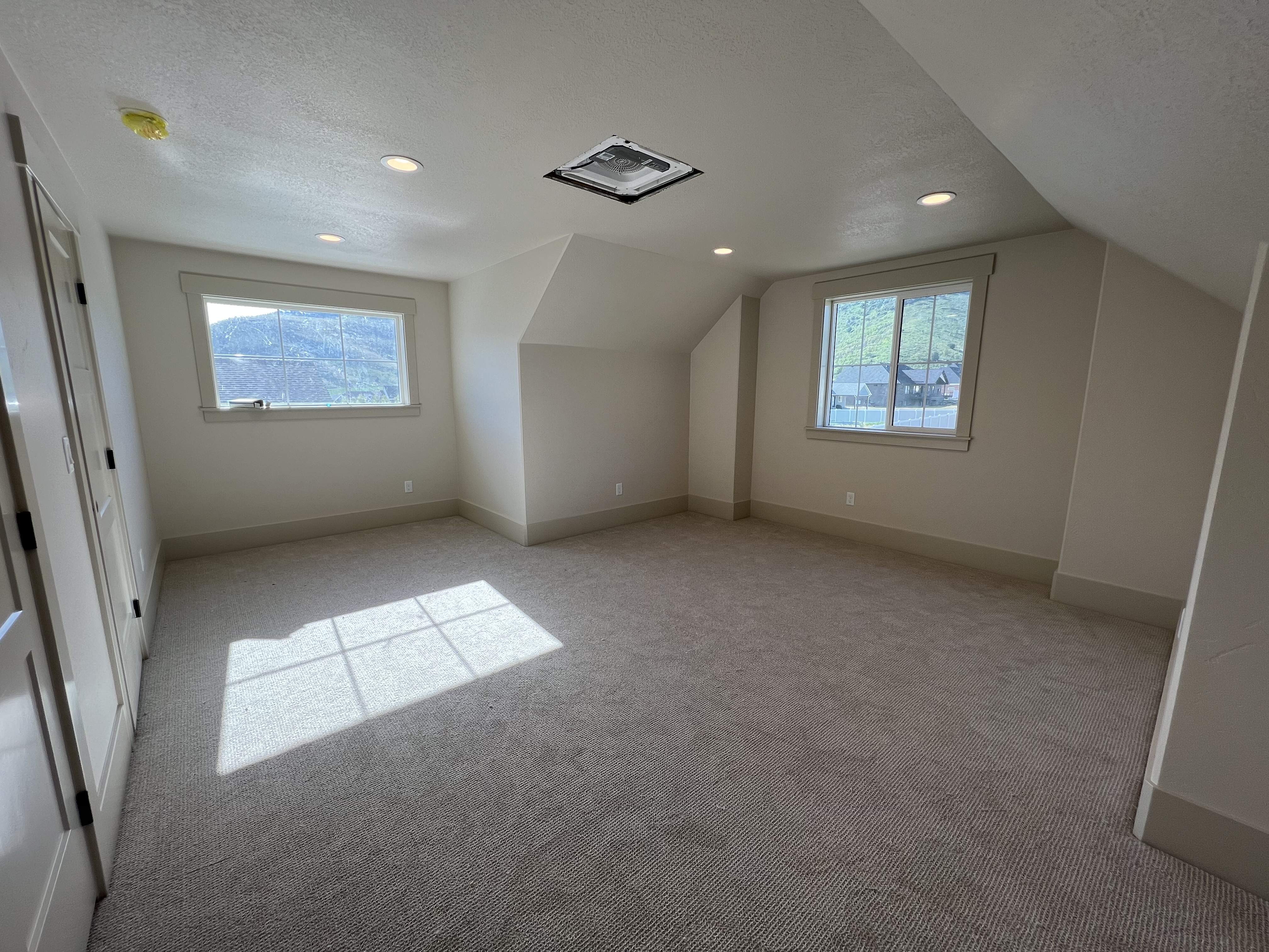 Mantua, Utah, 84324, United States, 4 Bedrooms Bedrooms, ,3 BathroomsBathrooms,Residential,For Sale,1793207