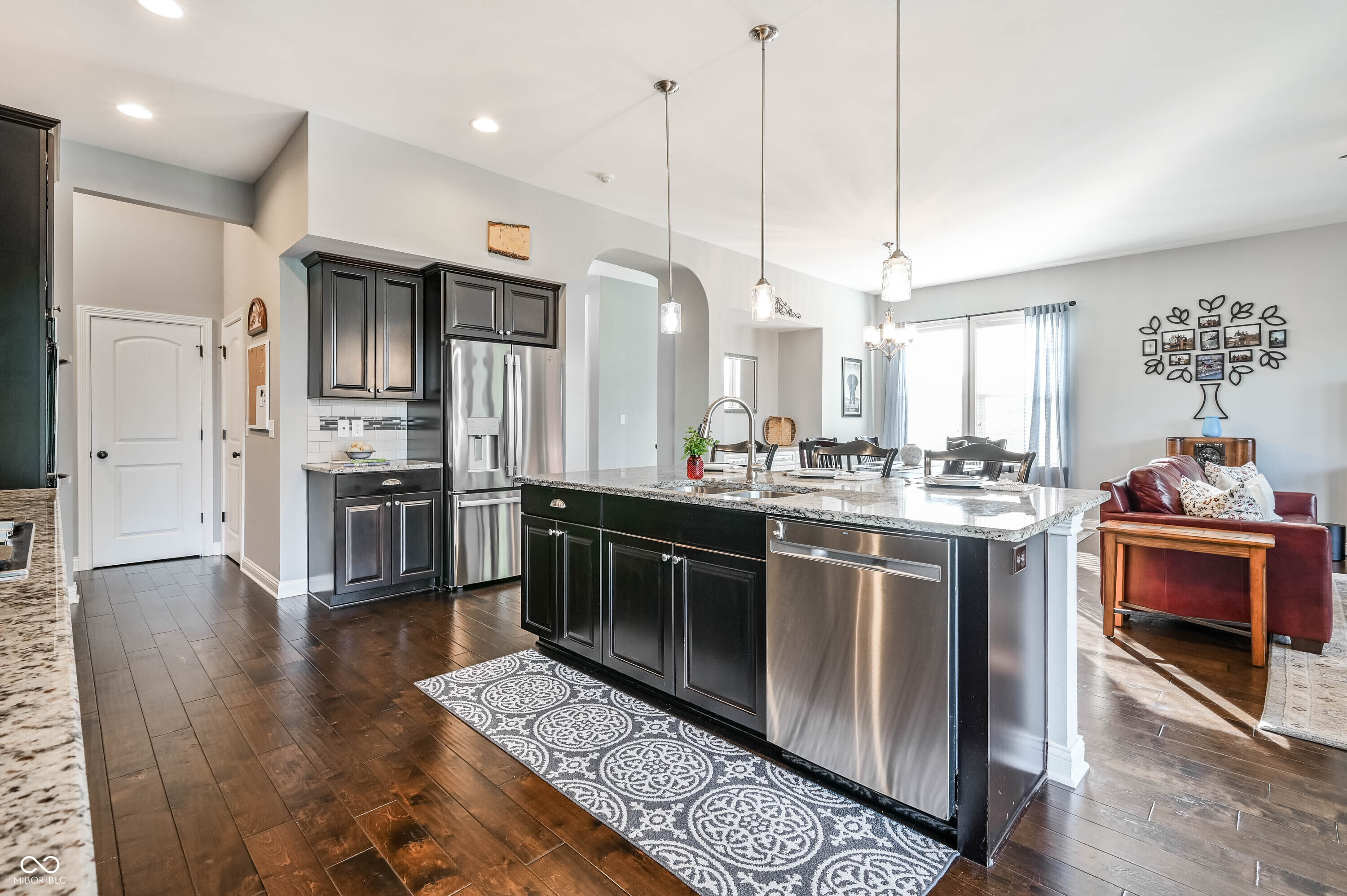 Zionsville, Indiana, 46077, United States, 4 Bedrooms Bedrooms, ,4 BathroomsBathrooms,Residential,For Sale,1942762