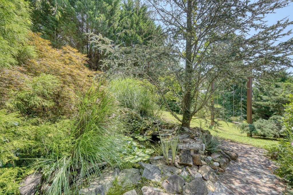 Hayesville, North Carolina, 28904, United States, 3 Bedrooms Bedrooms, ,4 BathroomsBathrooms,Residential,For Sale,1919513