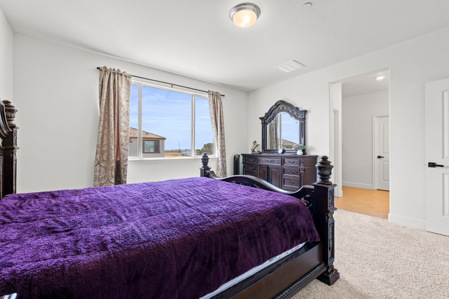 Elk Grove, California, 95757, United States, 4 Bedrooms Bedrooms, ,3 BathroomsBathrooms,Residential,For Sale,1879149