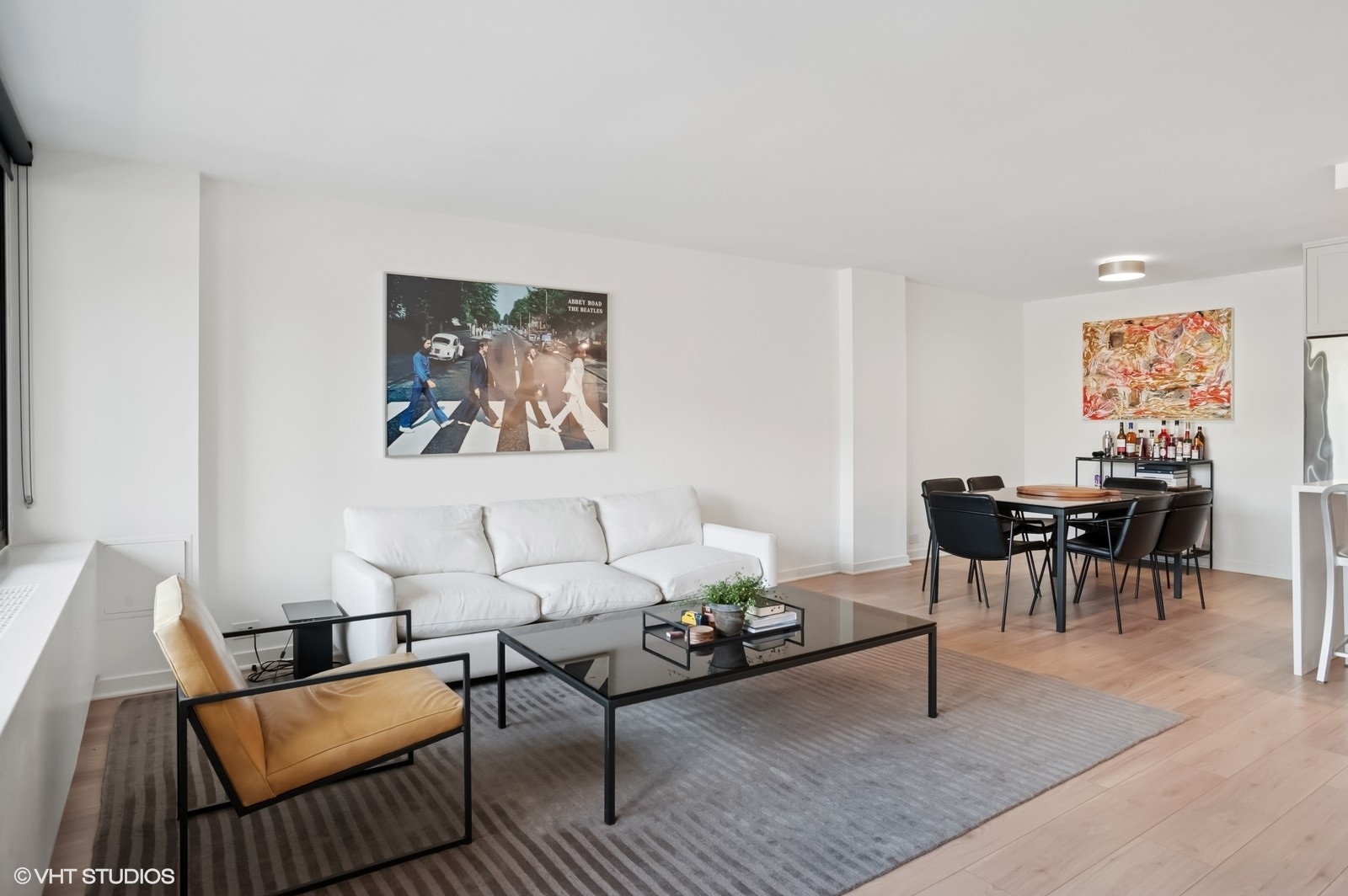 Chicago, Illinois, 60610, United States, 2 Bedrooms Bedrooms, ,2 BathroomsBathrooms,Residential,For Sale,1927209