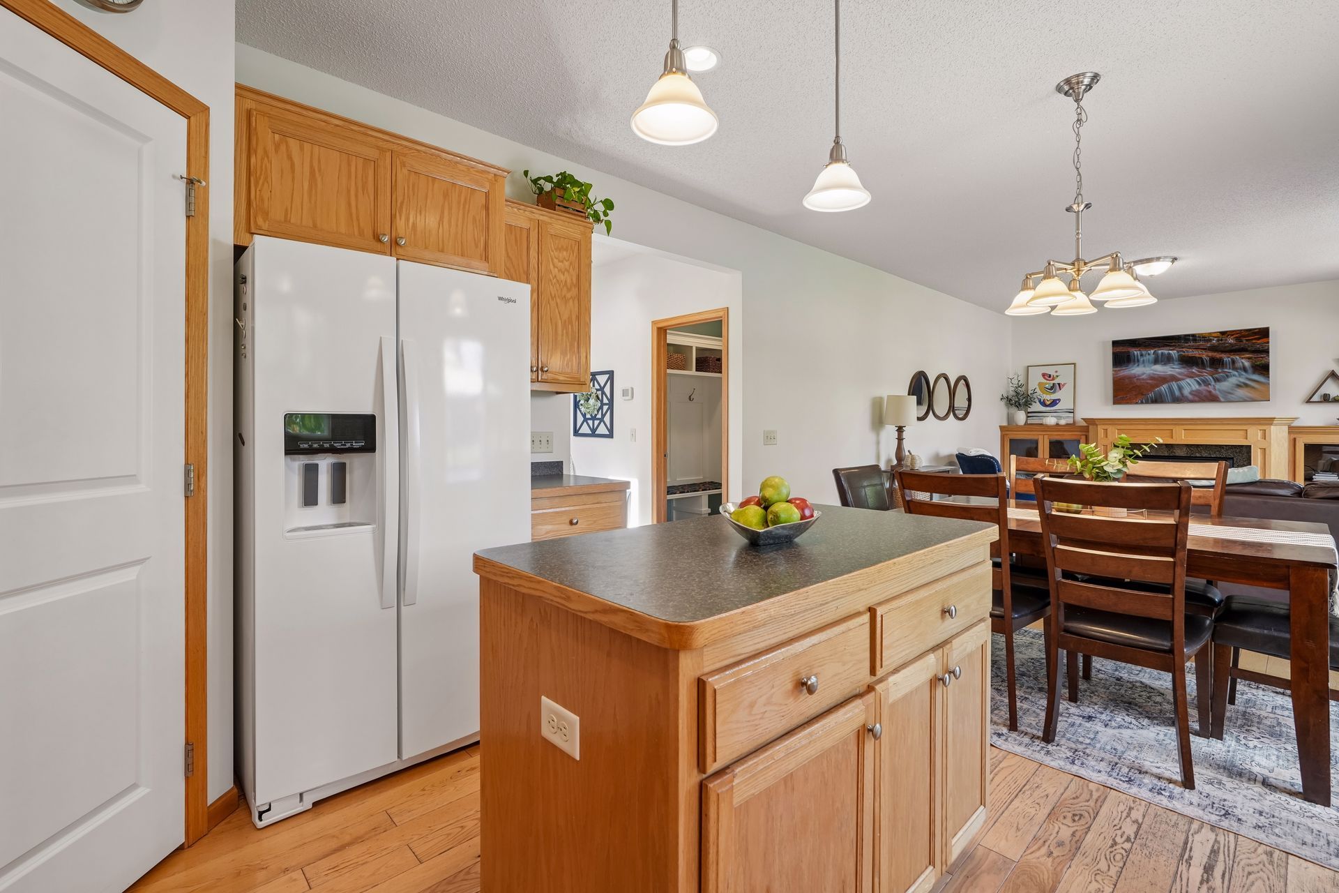  Beautifully Refreshed Home With Expansion Potential in Minnetrista - 物件實景