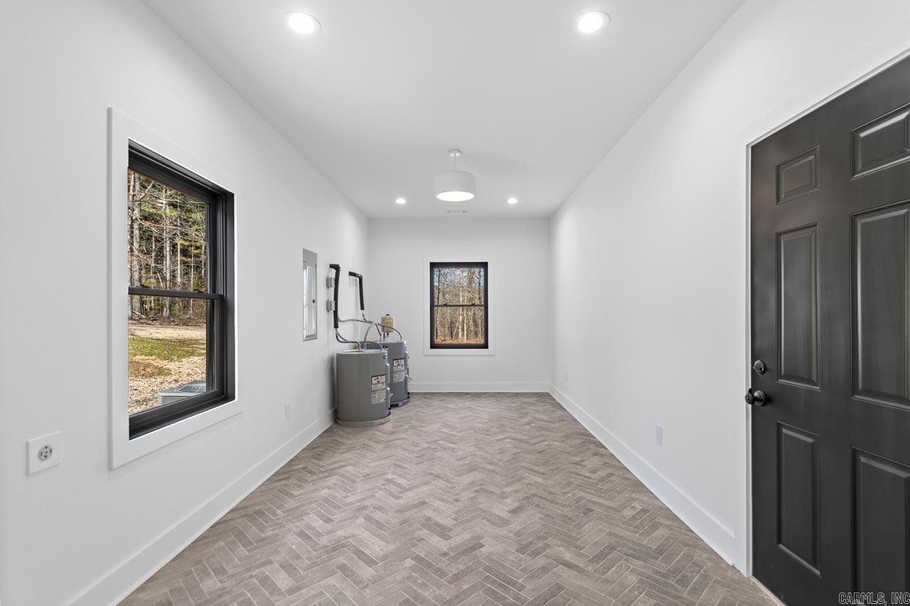 Alexander, Arkansas, 72002, United States, 6 Bedrooms Bedrooms, ,4 BathroomsBathrooms,Residential,For Sale,1986136