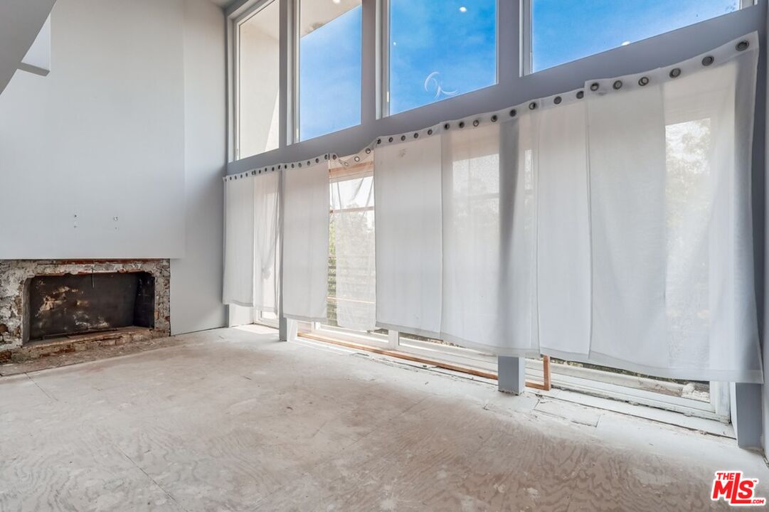 Los Angeles, California, 90046, United States, 3 Bedrooms Bedrooms, ,2 BathroomsBathrooms,Residential,For Sale,1908344