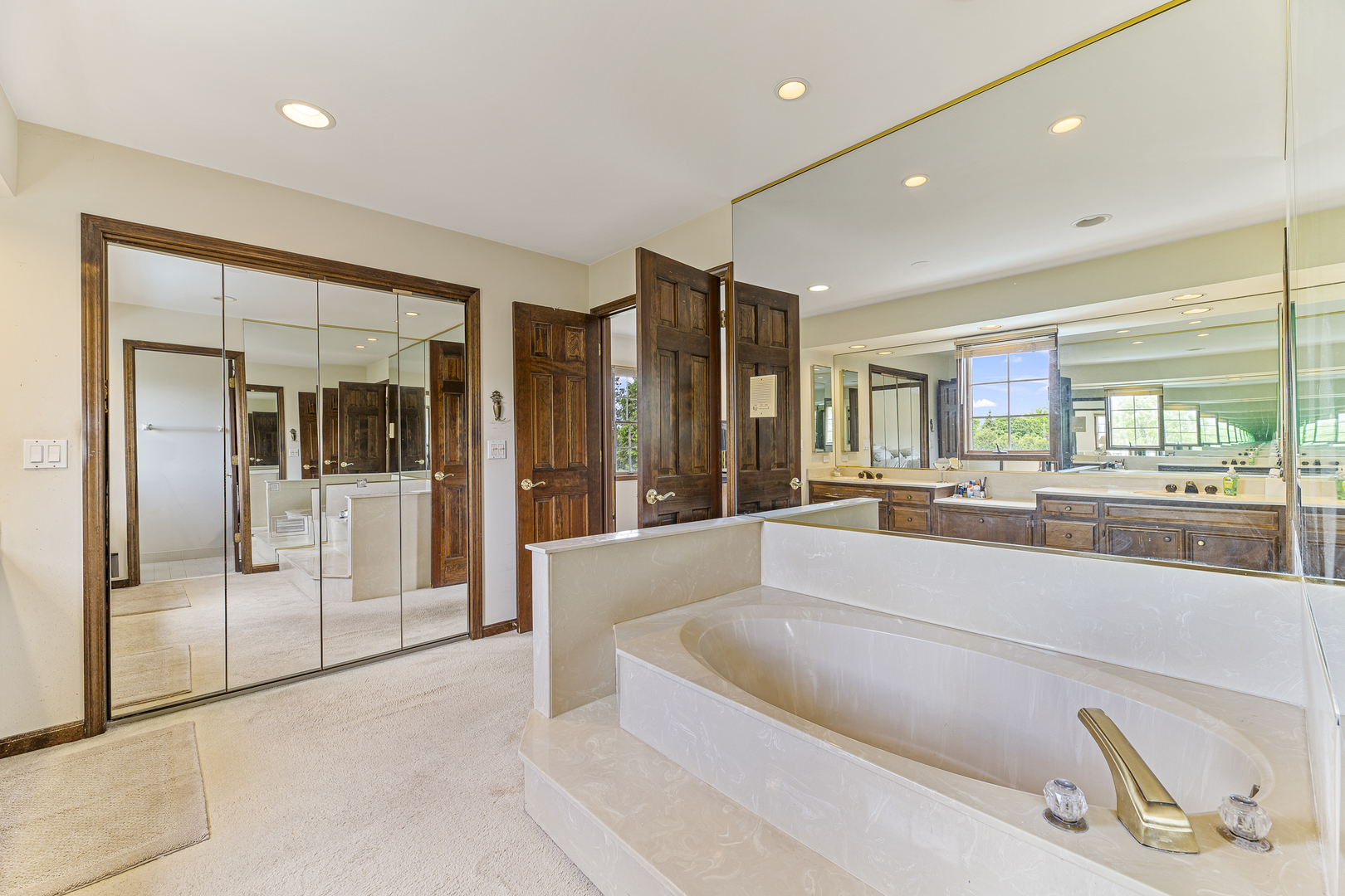 Glenview, Illinois, 60026, United States, 5 Bedrooms Bedrooms, ,4 BathroomsBathrooms,Residential,For Sale,1951003