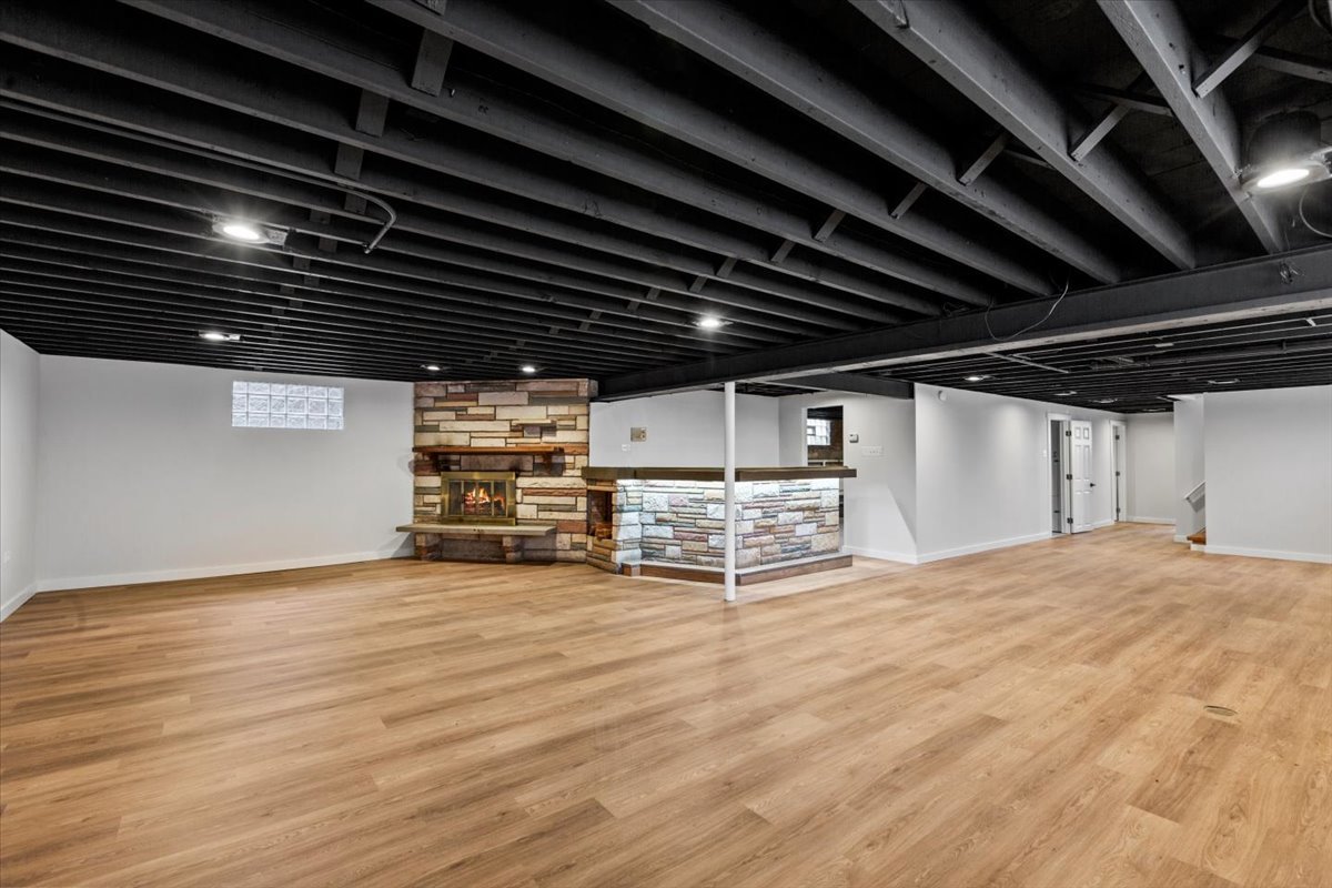 Evergreen Park, Illinois, 60805, United States, 5 Bedrooms Bedrooms, ,4 BathroomsBathrooms,Residential,For Sale,1972389