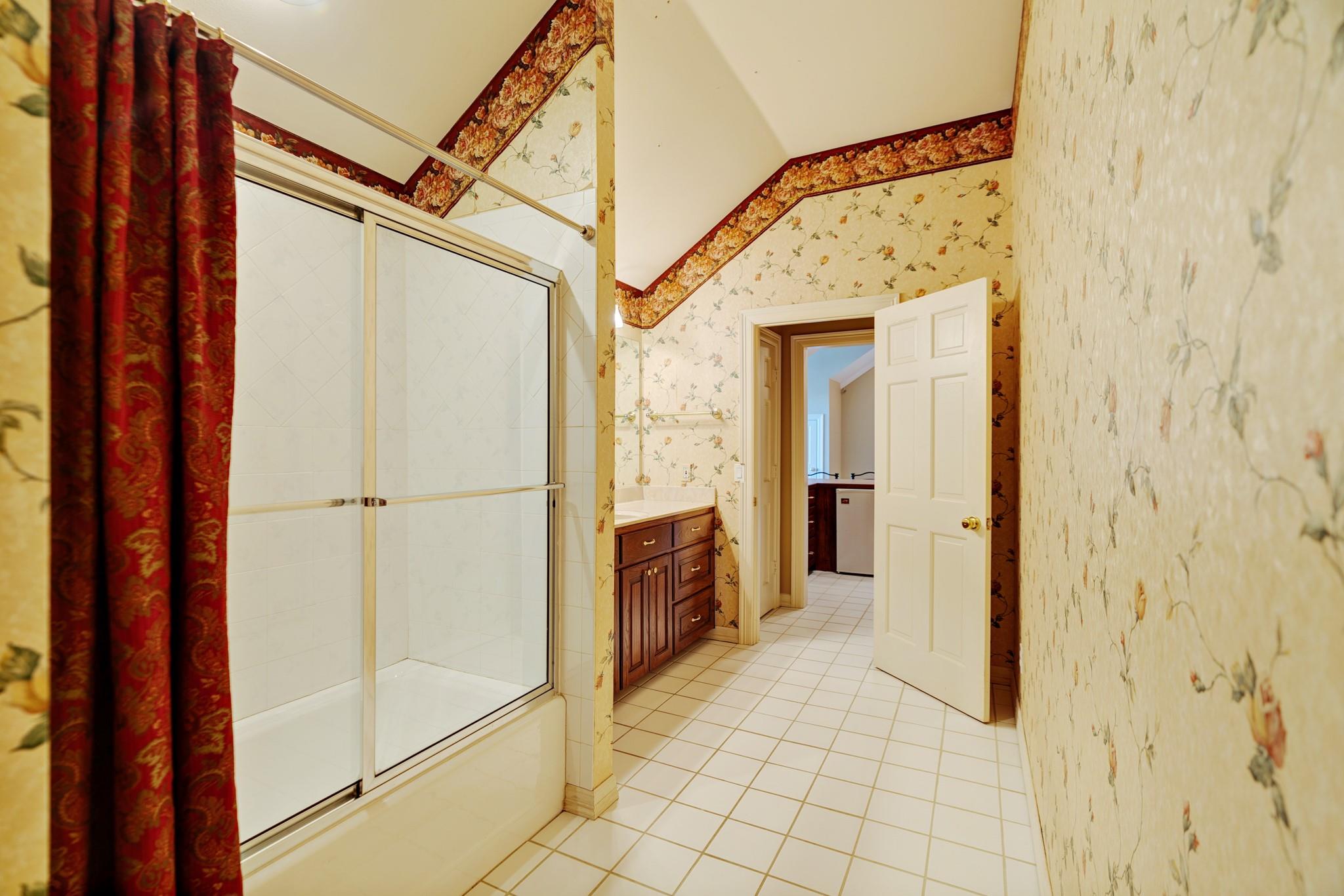 Paris, Texas, 75462, United States, 5 Bedrooms Bedrooms, ,5 BathroomsBathrooms,Residential,For Sale,1990827