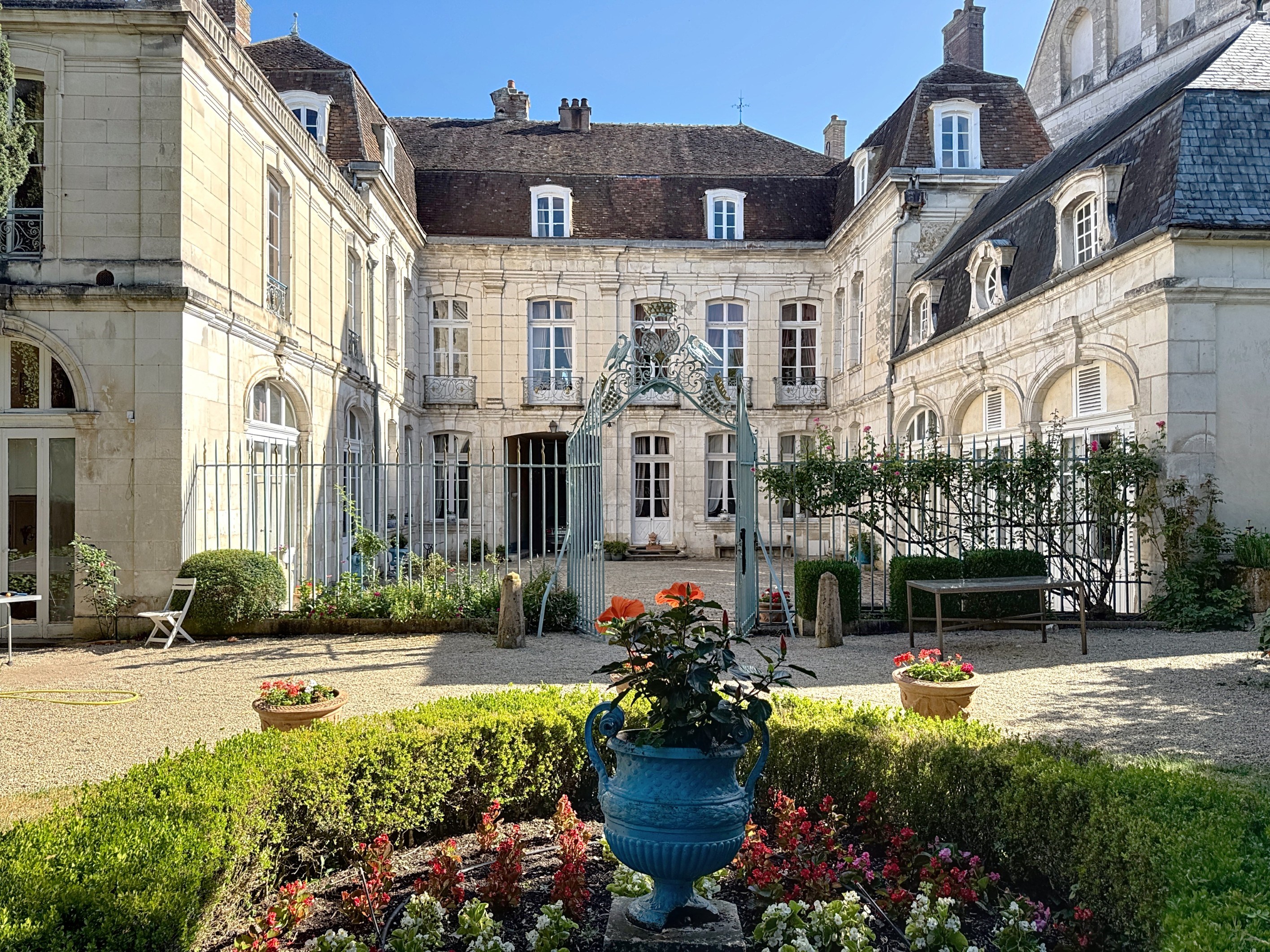  In the heart of Burgundy – 18th-century Private Mansion listed as a Historic Mo… - 物件實景