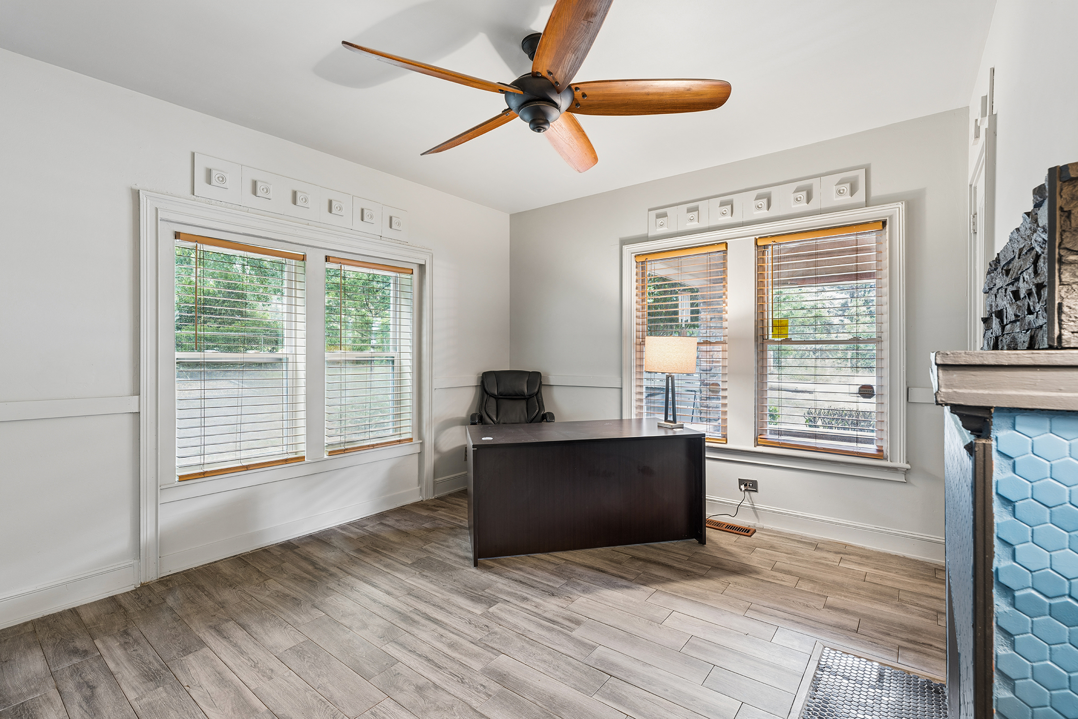  Charming Bungalow Offers Flexible Living Spaces and Impressive 0.6+/- Acre Lot - 物件實景