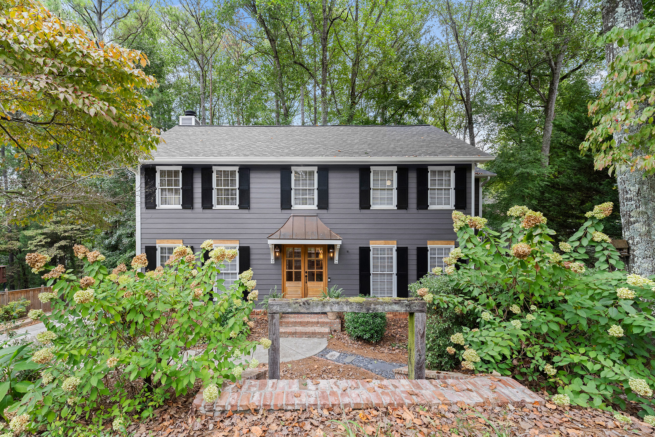 Beautifully Transformed Home in Lassiter School District - 物件實景