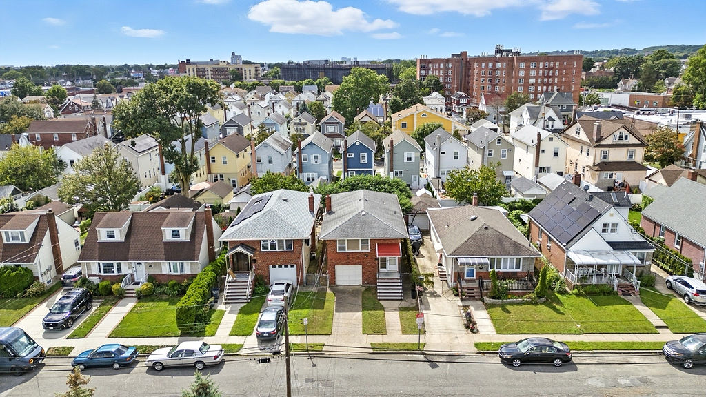 Floral Park, New York, 11001, United States, 3 Bedrooms Bedrooms, ,3 BathroomsBathrooms,Residential,For Sale,1928603