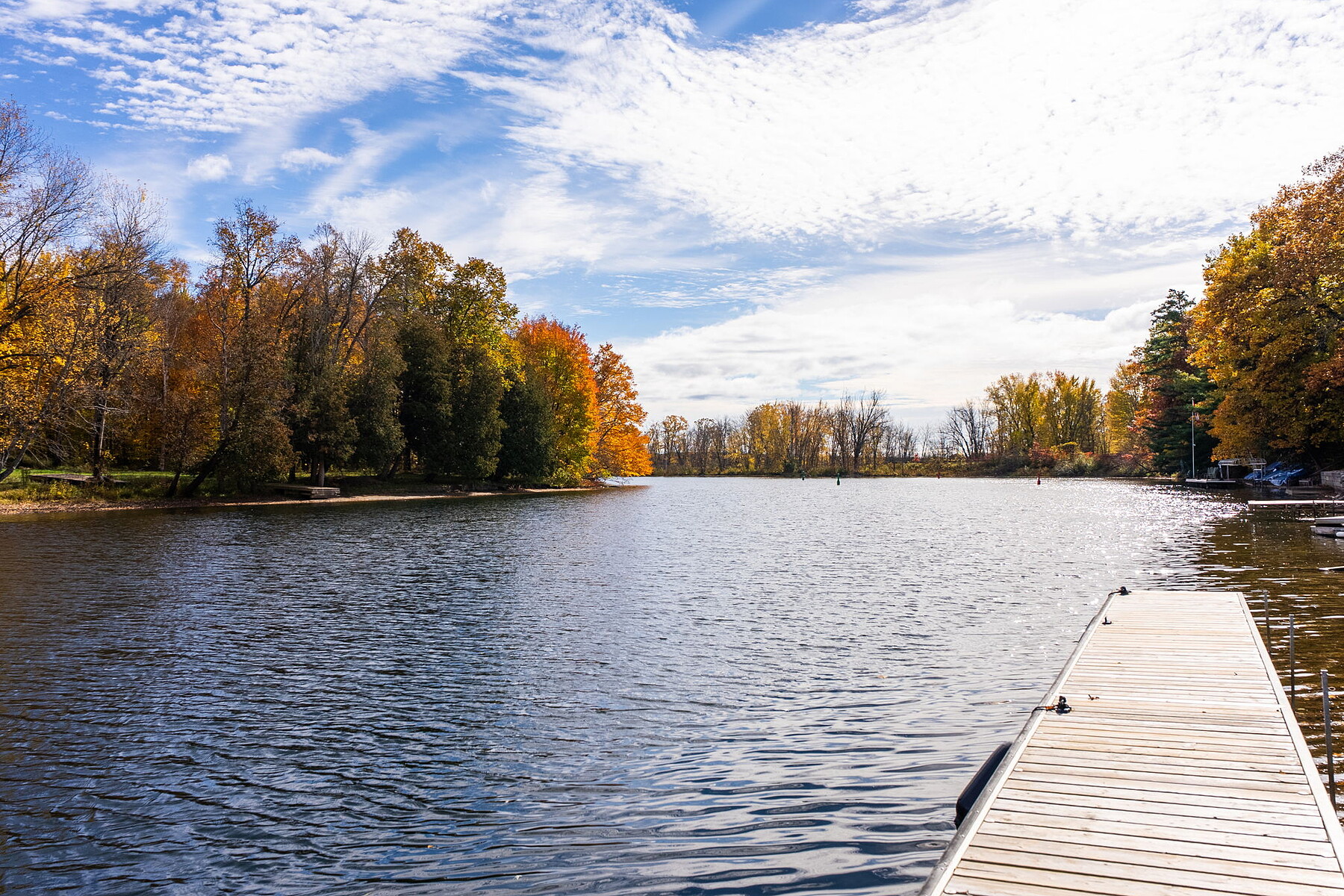  Inviting Waterfront Log Home - 物件實景