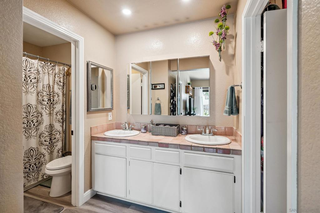 San Diego, California, 92122, United States, 2 Bedrooms Bedrooms, ,2 BathroomsBathrooms,Residential,For Sale,2002525