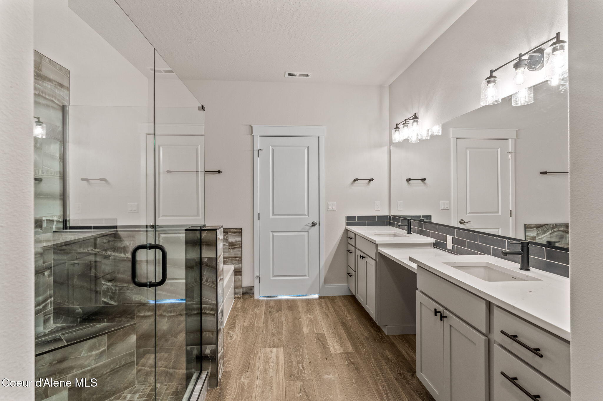 Rathdrum, Idaho, 83858, United States, 3 Bedrooms Bedrooms, ,1 BathroomBathrooms,Residential,For Sale,1998939