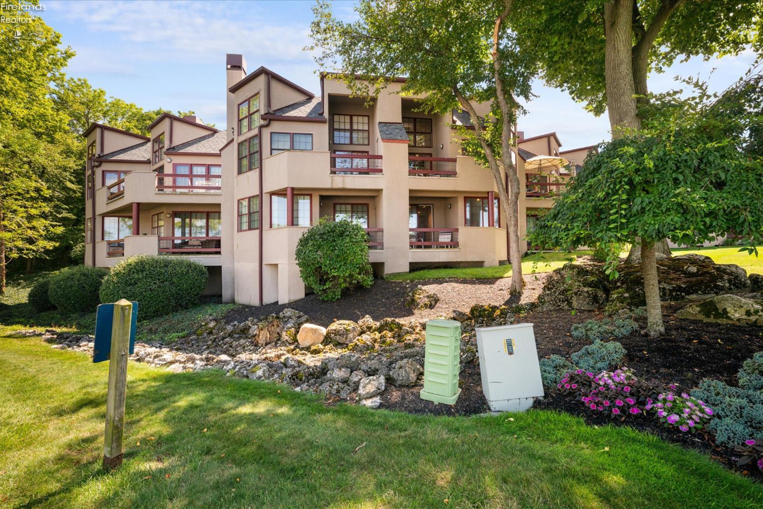 Port Clinton, Ohio, 43452, United States, 2 Bedrooms Bedrooms, ,3 BathroomsBathrooms,Residential,For Sale,1982032