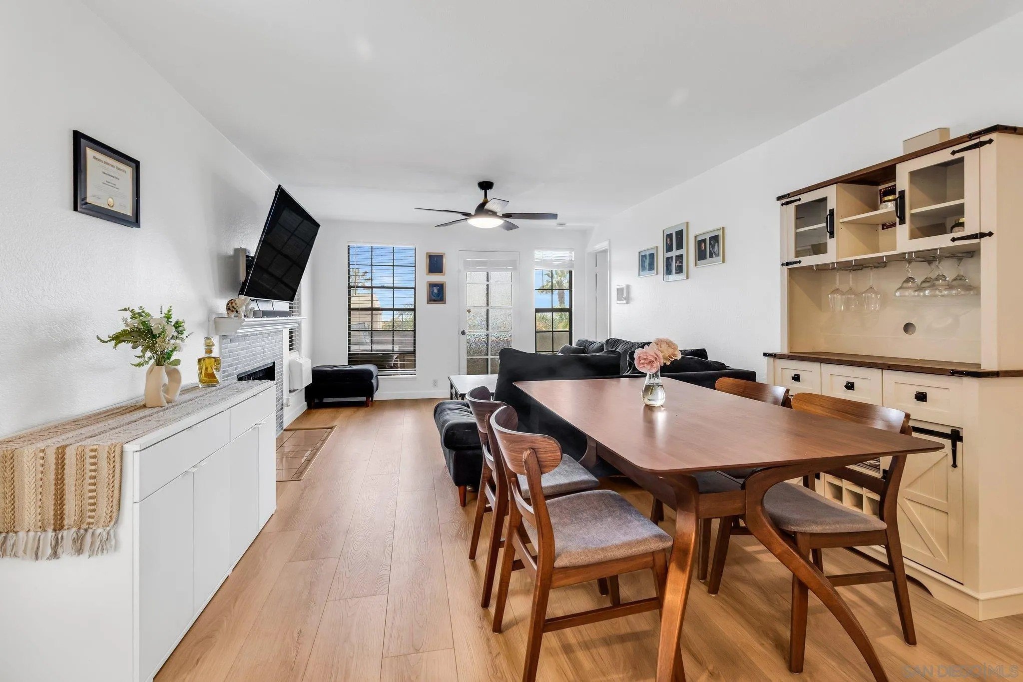 San Diego, California, 92110, United States, 2 Bedrooms Bedrooms, ,2 BathroomsBathrooms,Residential,For Sale,1996834