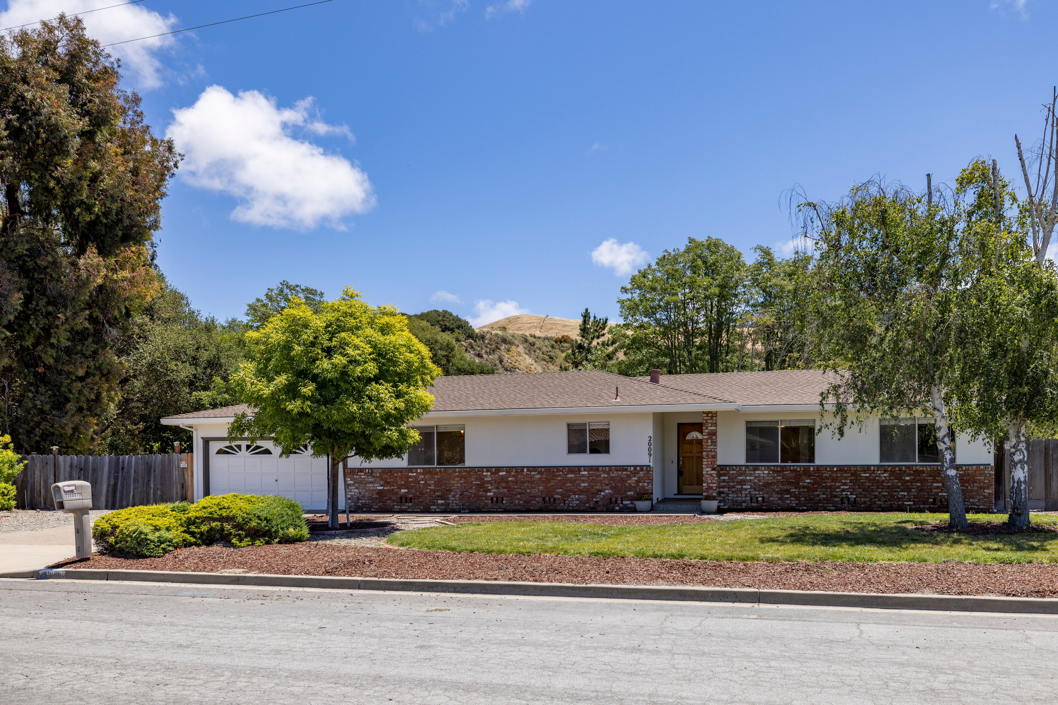  20091 Portola Drive - 物件實景