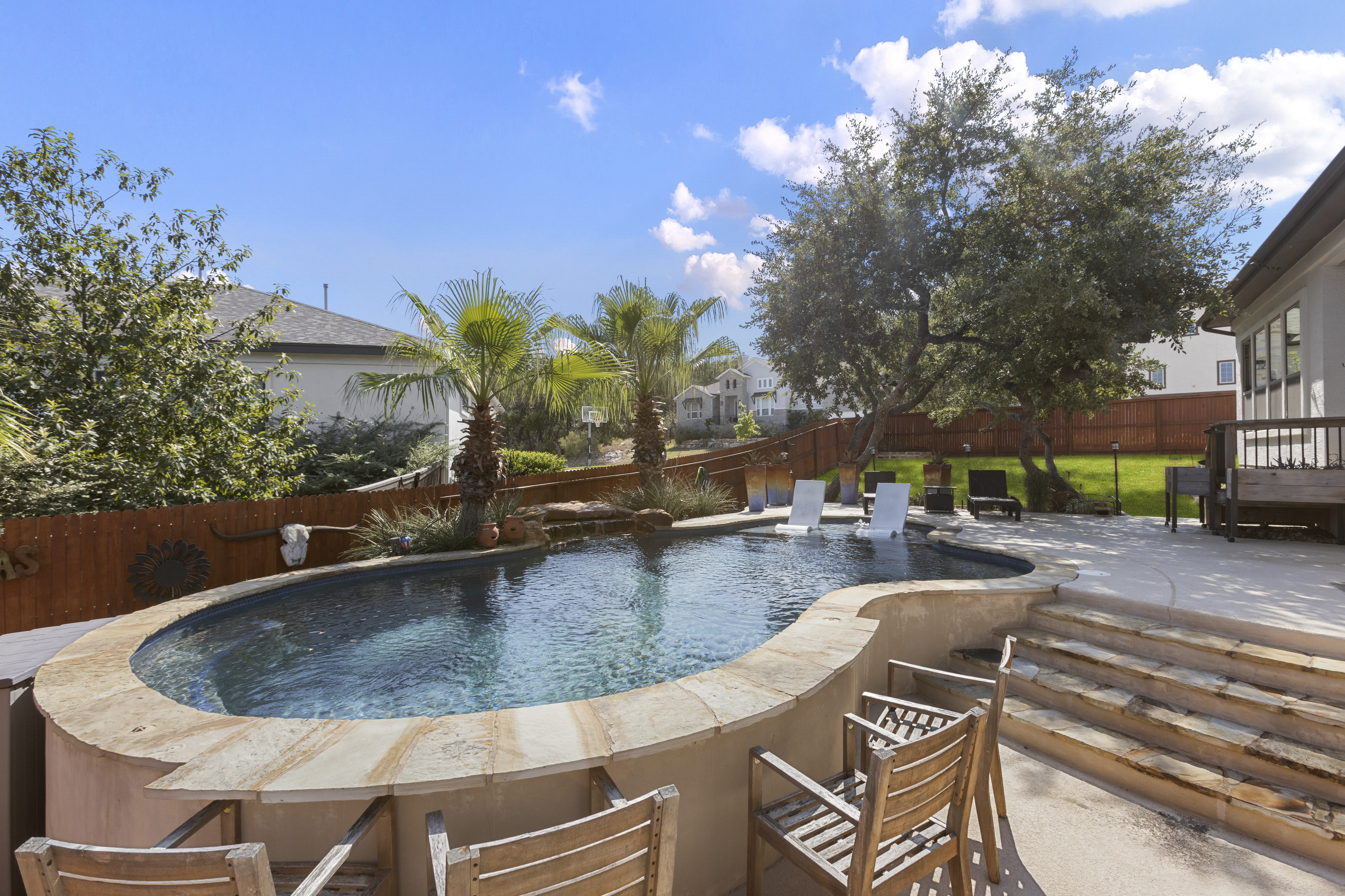  Refined Living, Resort-Style Backyard - 物件實景