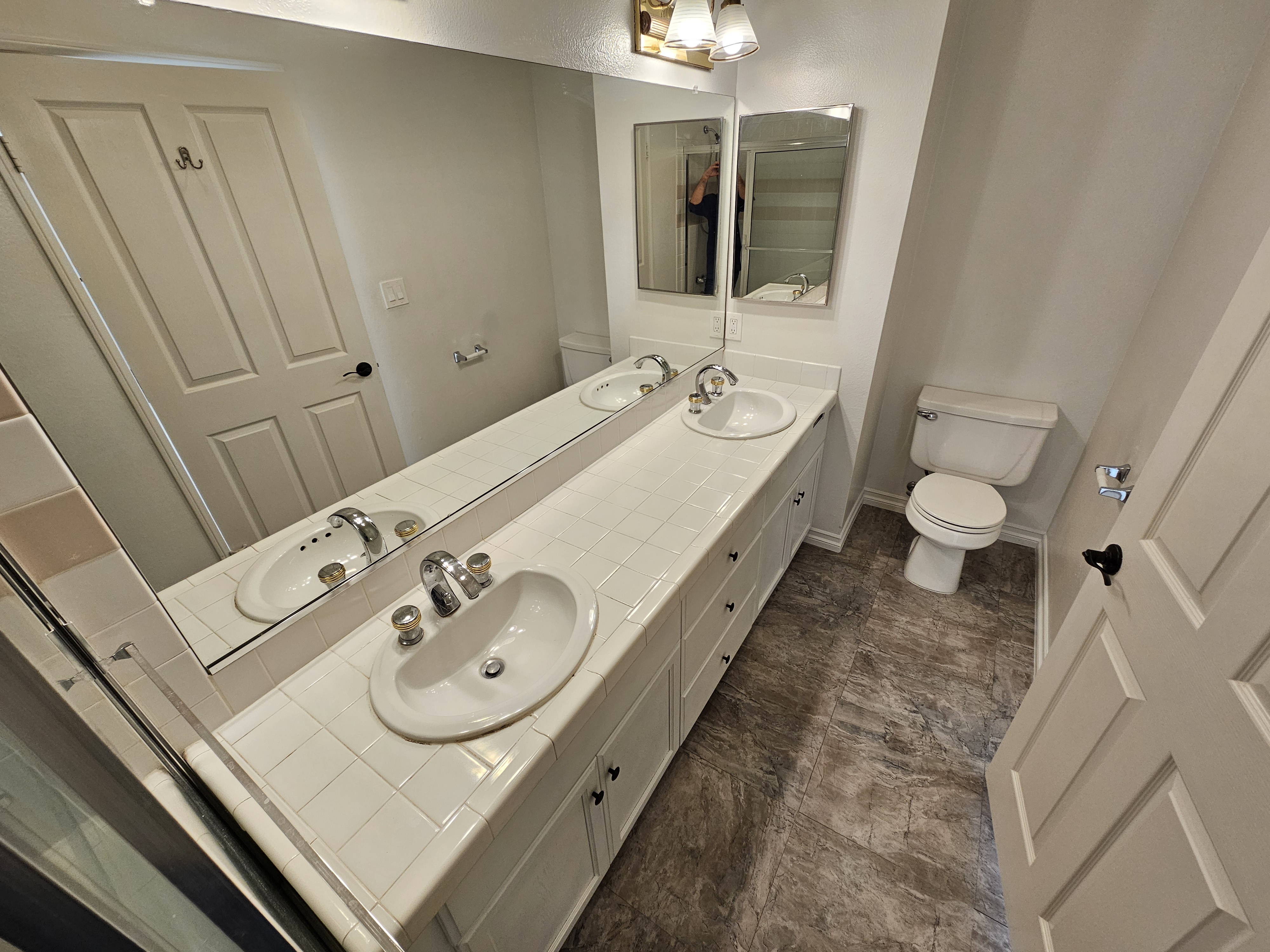 Los Angeles, California, 90068, United States, 2 Bedrooms Bedrooms, ,2 BathroomsBathrooms,Residential,For Sale,1977140